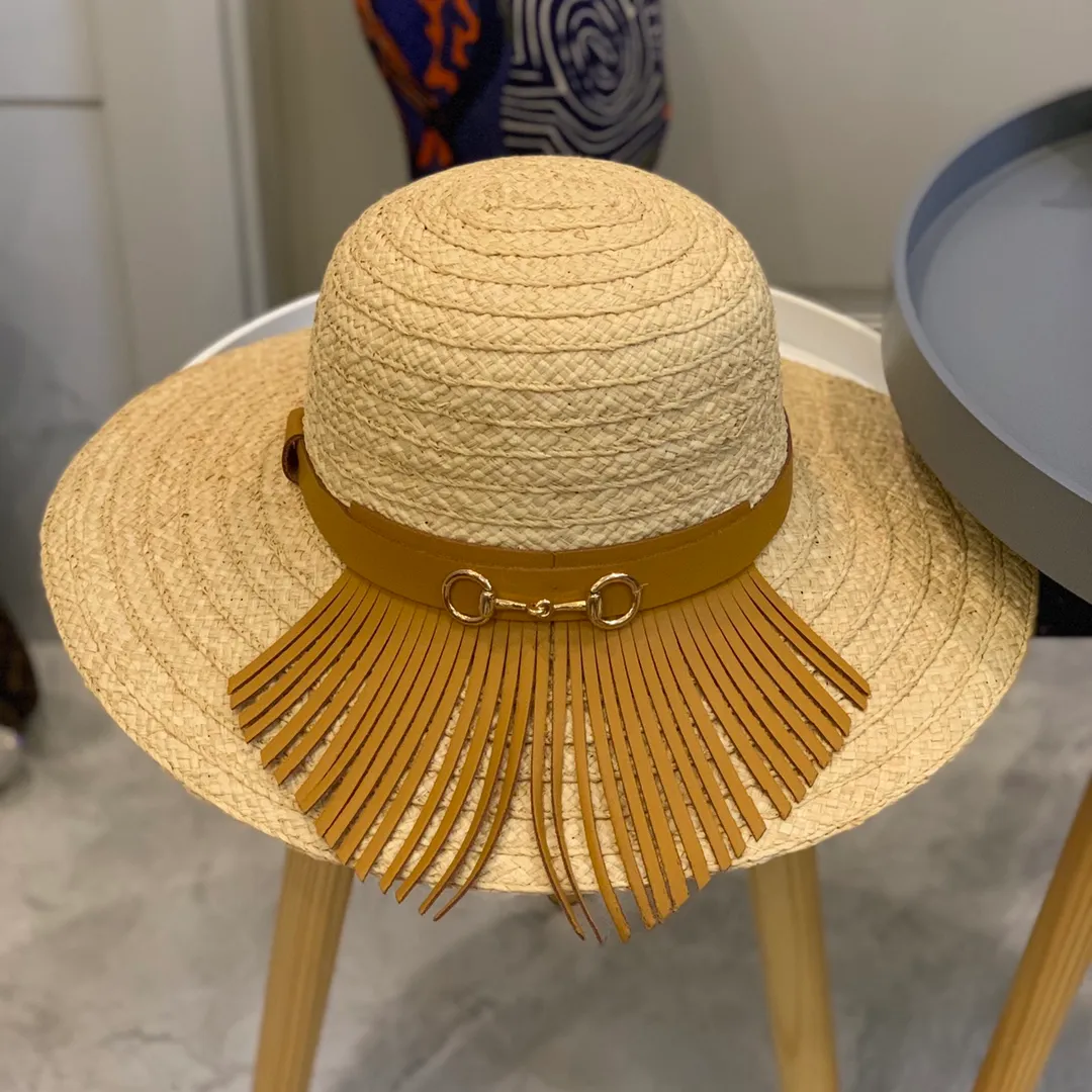 P200 GUCCI Gucci high-tech grass sun hat vacation style sun hat! New technology of mixed color weaving, rich layering, good visual effect, and more western style! The mid-range hat brim makes it more everyday when worn. Those who know their stuff, don’t miss this one! Material: 100.% raffia Head circumference: 57cm