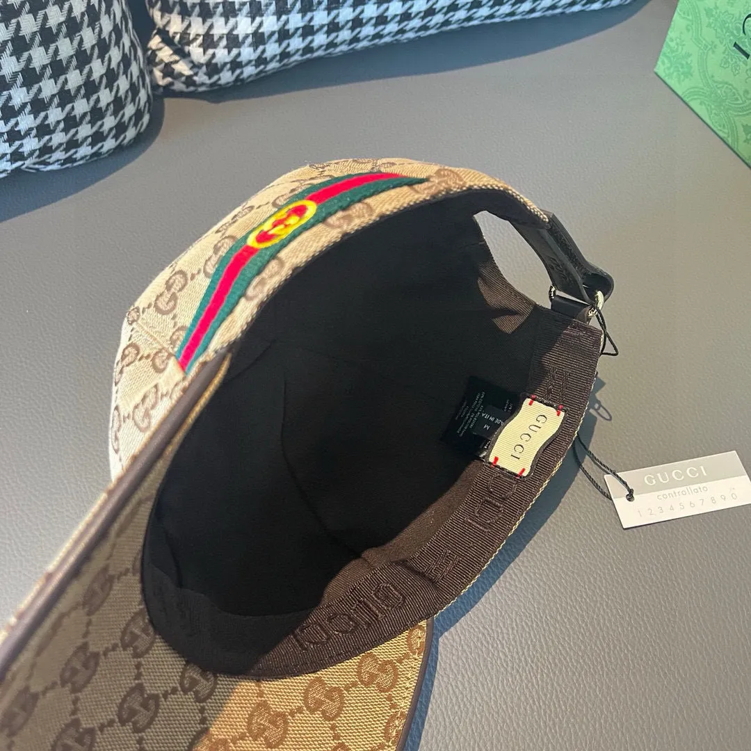 p90, Gucci's latest original baseball cap, double G webbing. 1:1 mold opening and customization at the counter, the highest version, original canvas fabric + first-layer cowhide, light and breathable! Photographed in real life, suitable for men and women in all seasons, basic head circumference 56cm, adjustable patches.