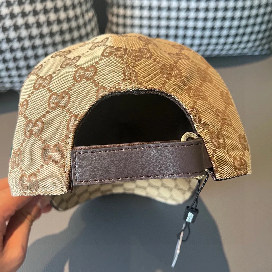 p90, Gucci's latest original baseball cap, double G webbing. 1:1 mold opening and customization at the counter, the highest version, original canvas fabric + first-layer cowhide, light and breathable! Photographed in real life, suitable for men and women in all seasons, basic head circumference 56cm, adjustable patches.
