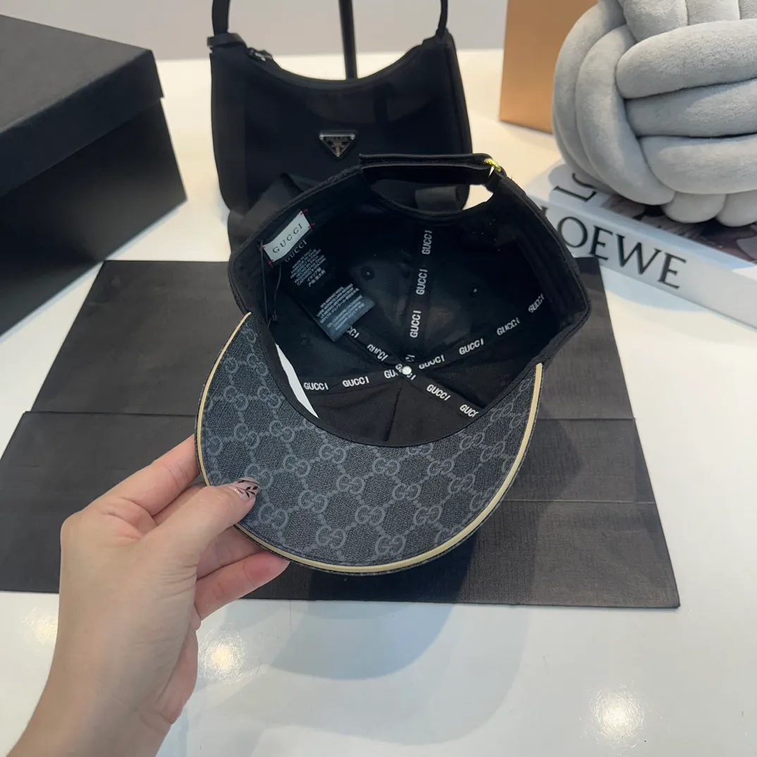 P60 Gucci Baseball Cap♥️GUCCI🧢New product from the official website, baseball cap, original quality, very popular 🔥🎩 The craftsmanship is very exquisite, high-end and classy! Low-key luxury, easy to carry! Running volume