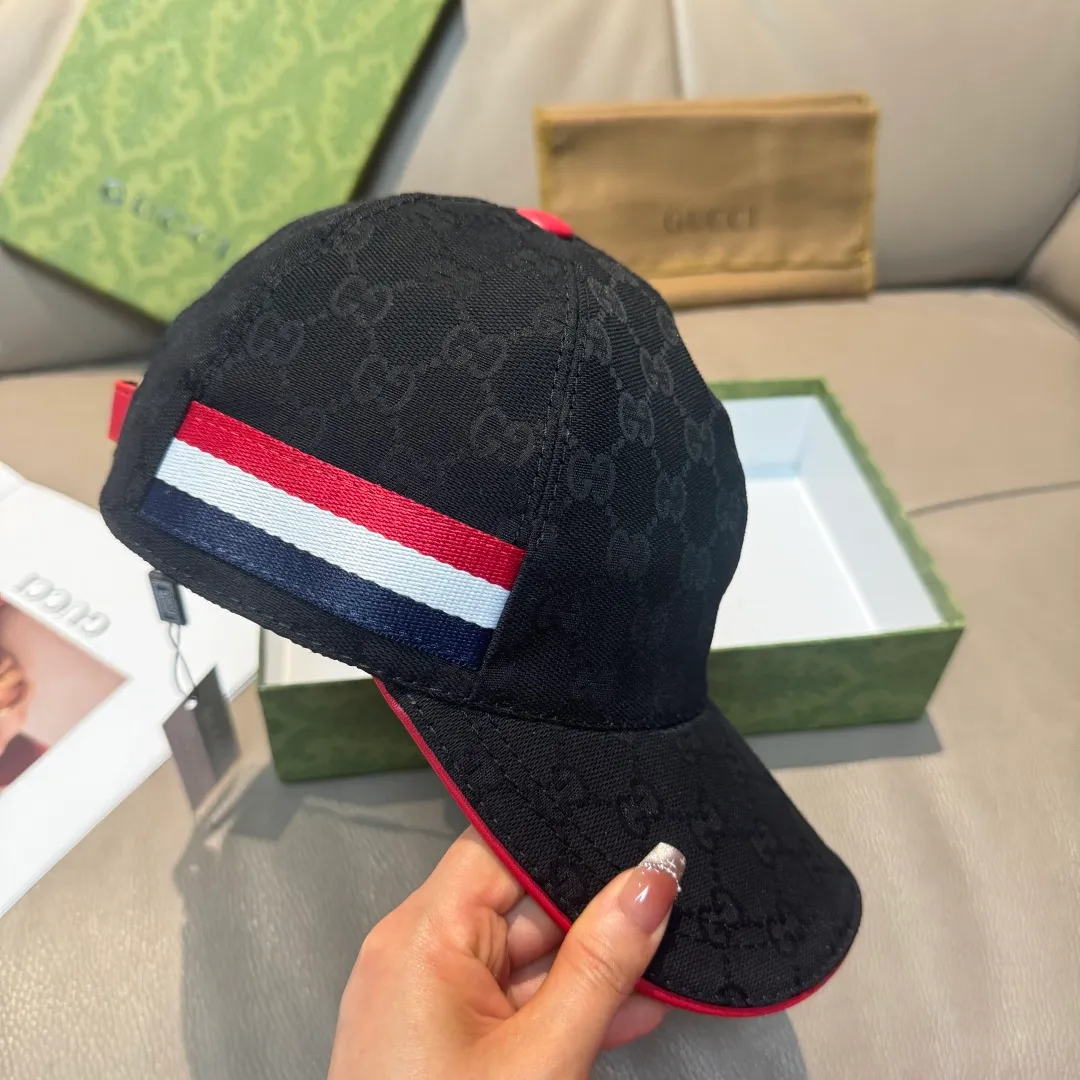 p90, Gucci (Gucci) new original baseball cap, three-color webbing, 1:1 mold customization, original canvas fabric + first-layer cowhide, red leather edge, handsome and fashionable, popular purchasing agent, versatile style for men and women, great quality! The basic head circumference is 56cm, and the patch is adjustable.