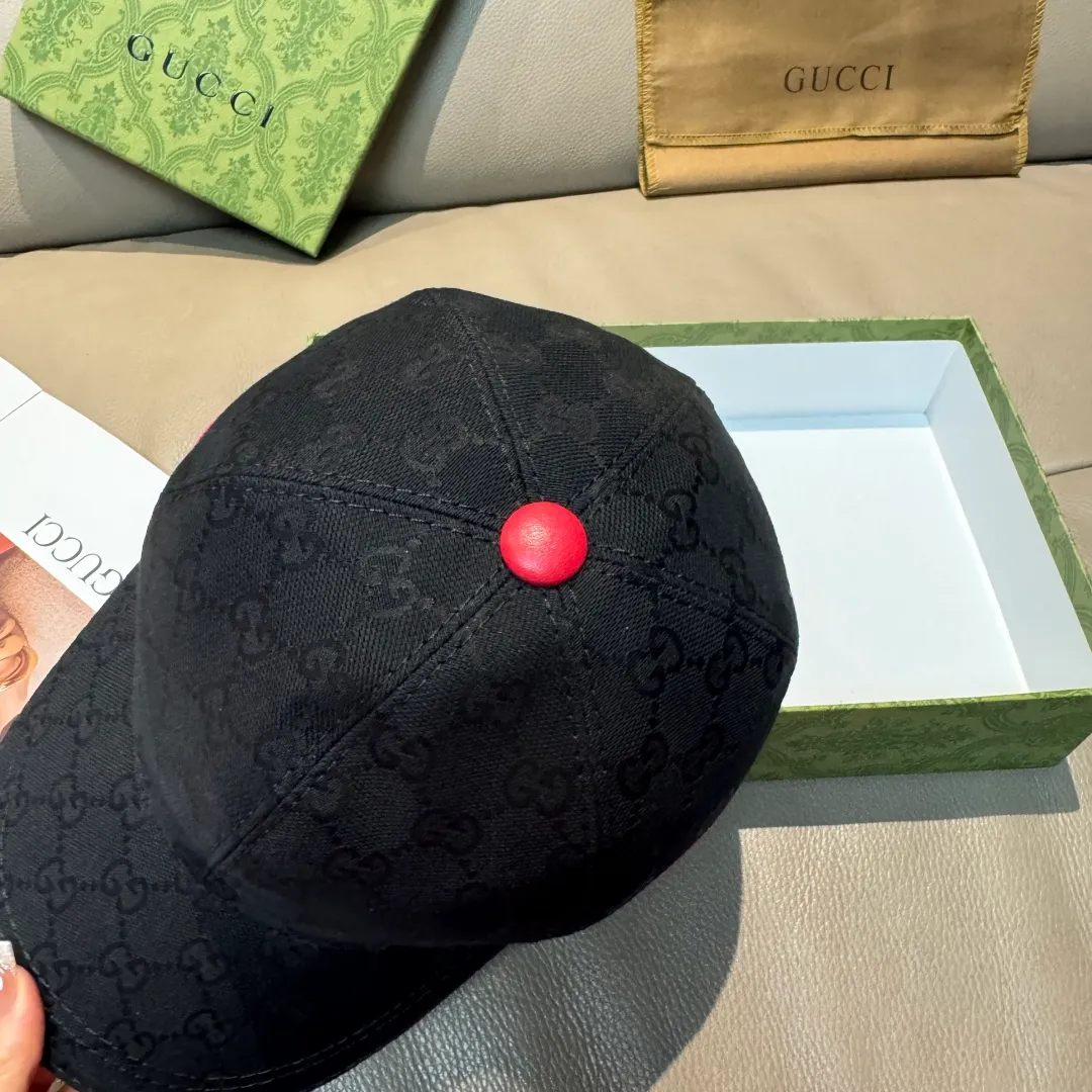 p90, Gucci (Gucci) new original baseball cap, three-color webbing, 1:1 mold customization, original canvas fabric + first-layer cowhide, red leather edge, handsome and fashionable, popular purchasing agent, versatile style for men and women, great quality! The basic head circumference is 56cm, and the patch is adjustable.