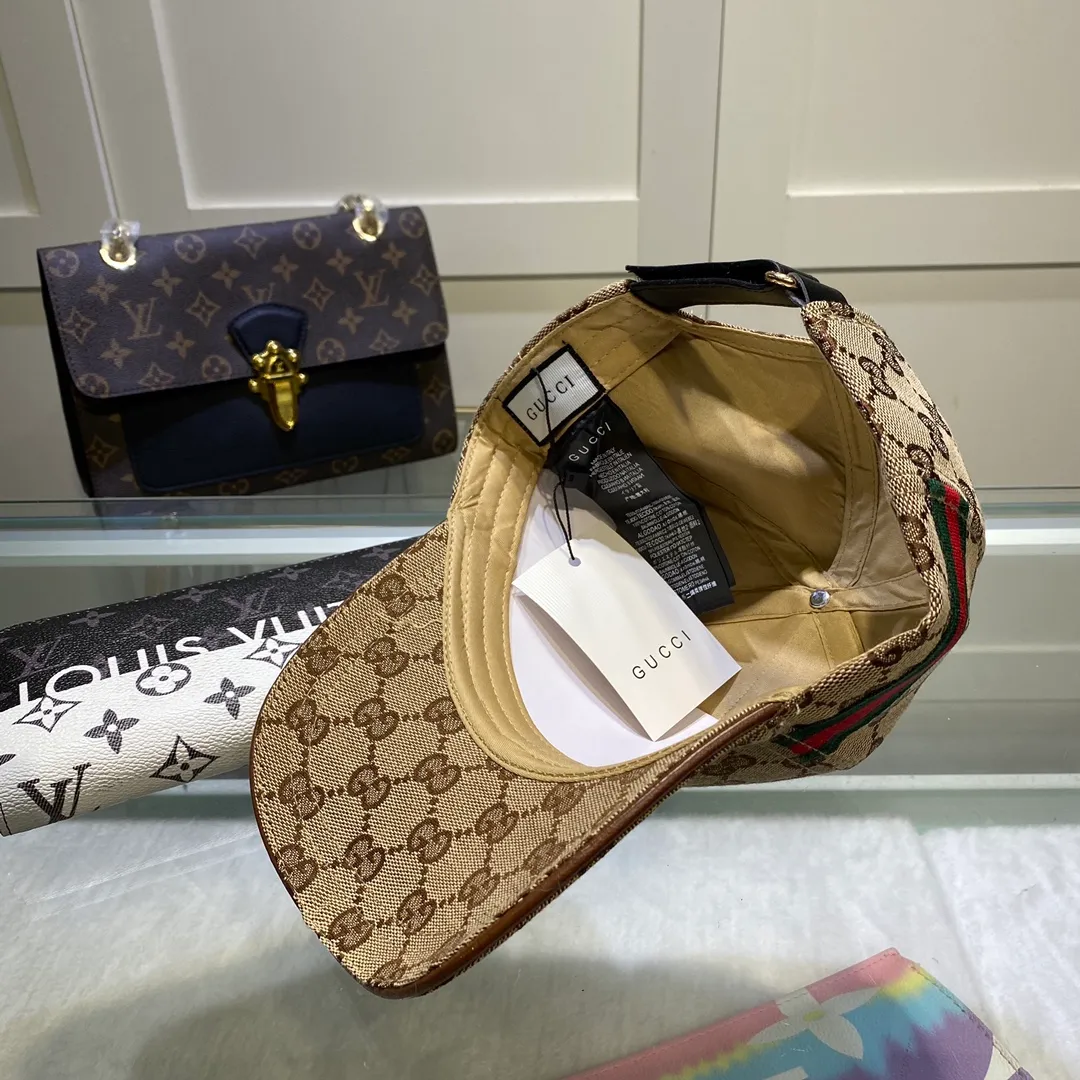P80💰Gucci Baseball Cap GUCCI🧢Original quality is now available 🔥🎩 The craftsmanship is very exquisite, high-end and classy! Low-key luxury, easy to carry! Running volume! 【68211469】