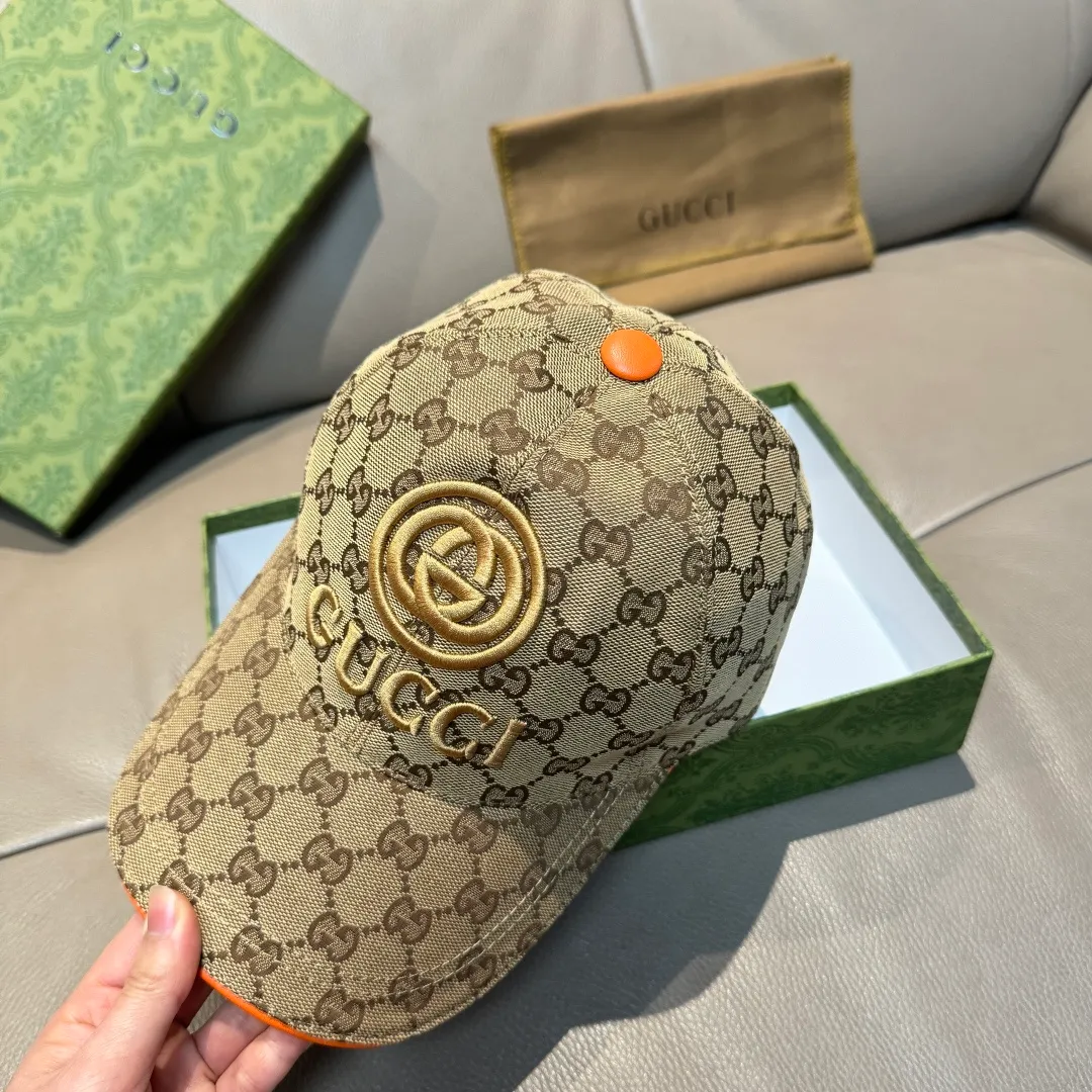 P90, Gucci (Gucci) new original baseball cap, large GUCCI embroidery, 1:1 mold customization, heavy embroidery, details comparable to counters, original canvas fabric + first-layer cowhide, excellent quality! The first choice for handsome men and beautiful women, fashionable and versatile. The basic head circumference is 56cm, and the patch is adjustable.