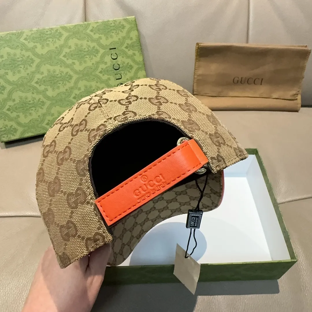 P90, Gucci (Gucci) new original baseball cap, large GUCCI embroidery, 1:1 mold customization, heavy embroidery, details comparable to counters, original canvas fabric + first-layer cowhide, excellent quality! The first choice for handsome men and beautiful women, fashionable and versatile. The basic head circumference is 56cm, and the patch is adjustable.