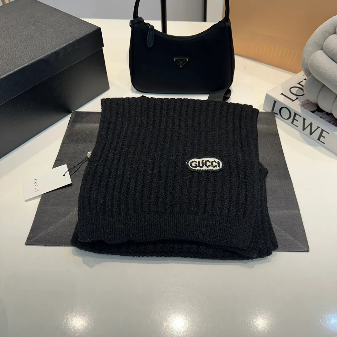 P180 Gucci Gucci three-piece set👏rabbit wool + cashmere knitted scarf and hat set, warm and fashionable, comfortable and soft texture, versatile style💑unisex, couple style