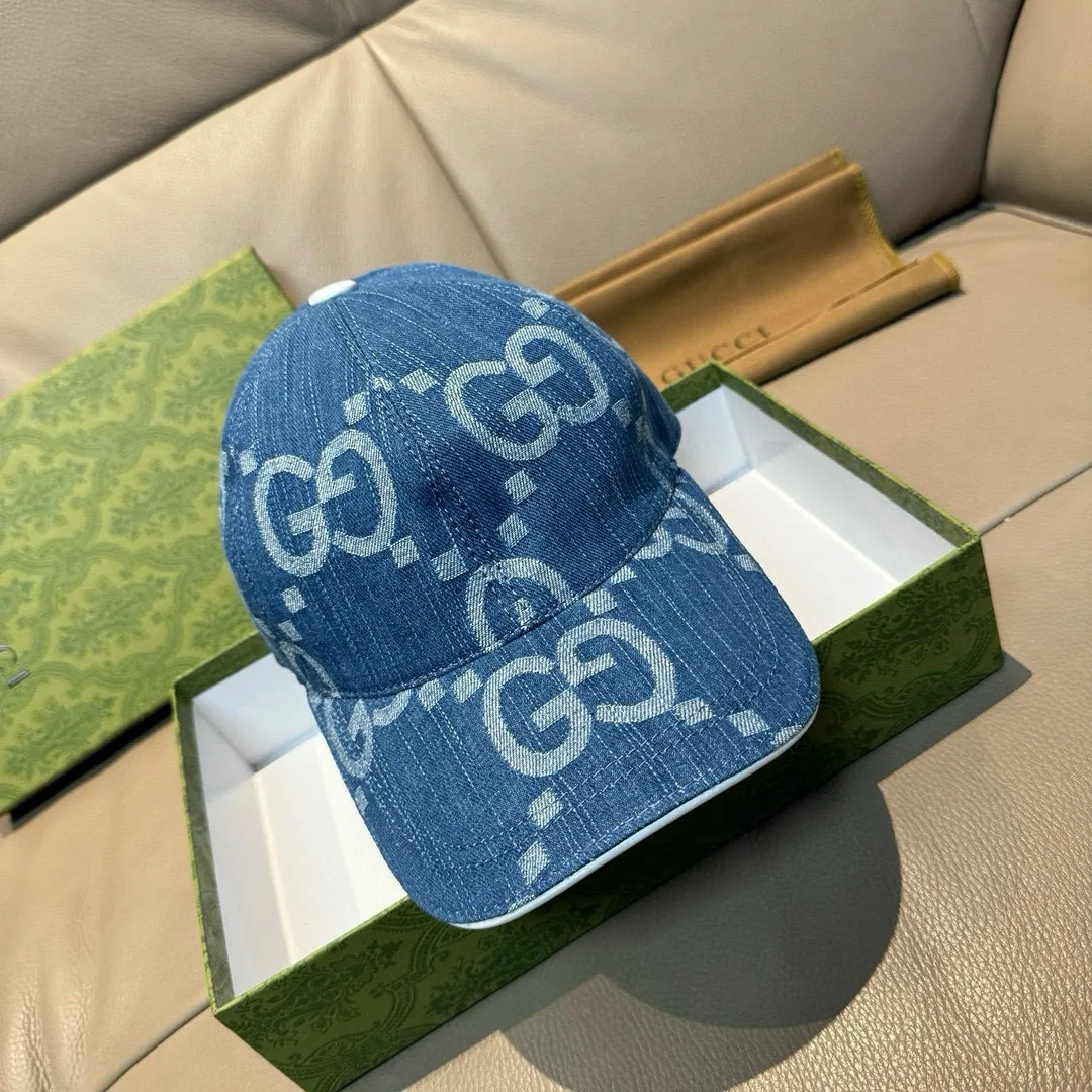 p90., Gucci Gucci’s new original baseball cap, large double G, 1:1 mold opening and customization at the counter, perfect matching pattern, original canvas fabric + first-layer cowhide, light and breathable! The basic head circumference is 56cm, and the patch is adjustable.