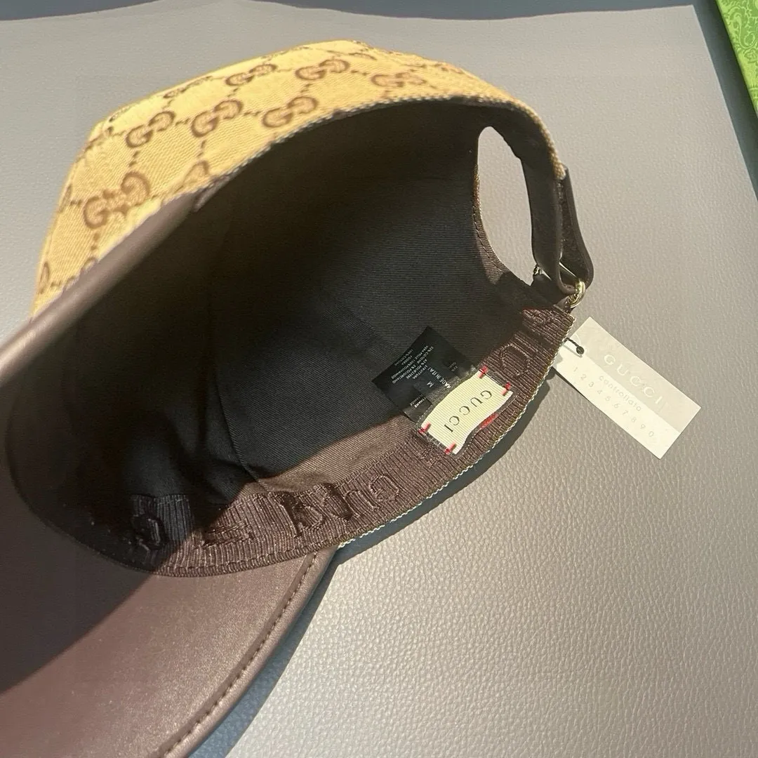 Batch 90, Gucci (Gucci) new original baseball cap, canvas and leather, best-selling model at the counter, 1:1 mold customization, original canvas fabric + first-layer cowhide, fashionable and handsome! The quality is great, the basic head circumference is 56cm, and the patch is adjustable.