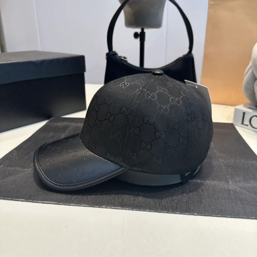 P56 Gucci Baseball Cap♥️GUCCI🧢New product from the official website, baseball cap, original quality, hot arrival 🔥🎩 The craftsmanship is very exquisite, high-end and classy! Low-key luxury, easy to carry! Running volume!