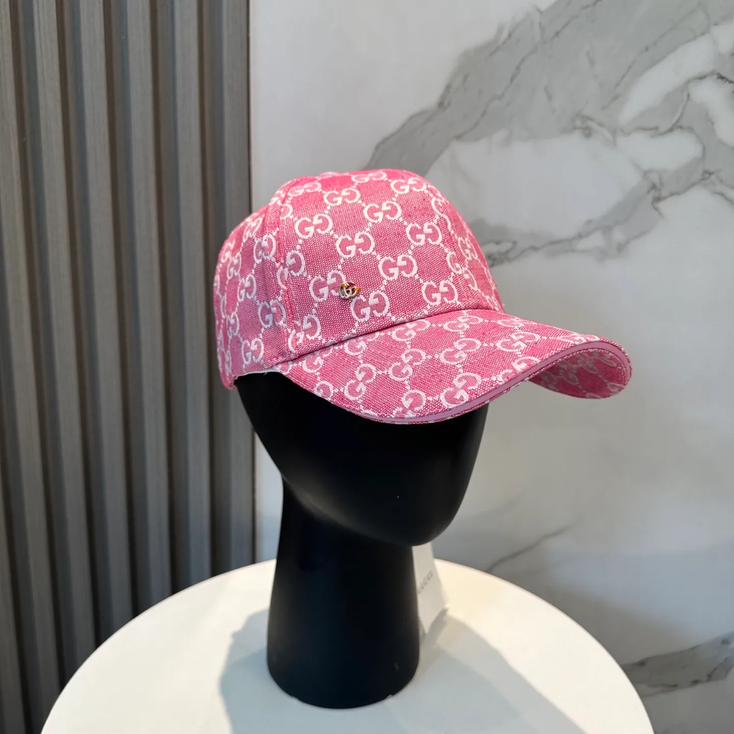 P54 Gucci (Gucci) classic original baseball cap😍Customized with 1:1 mold opening at the counter, the highest version, the original canvas is light and breathable! Photographed in real life, suitable for men and women in all seasons, basic head circumference 56cm, adjustable patches.