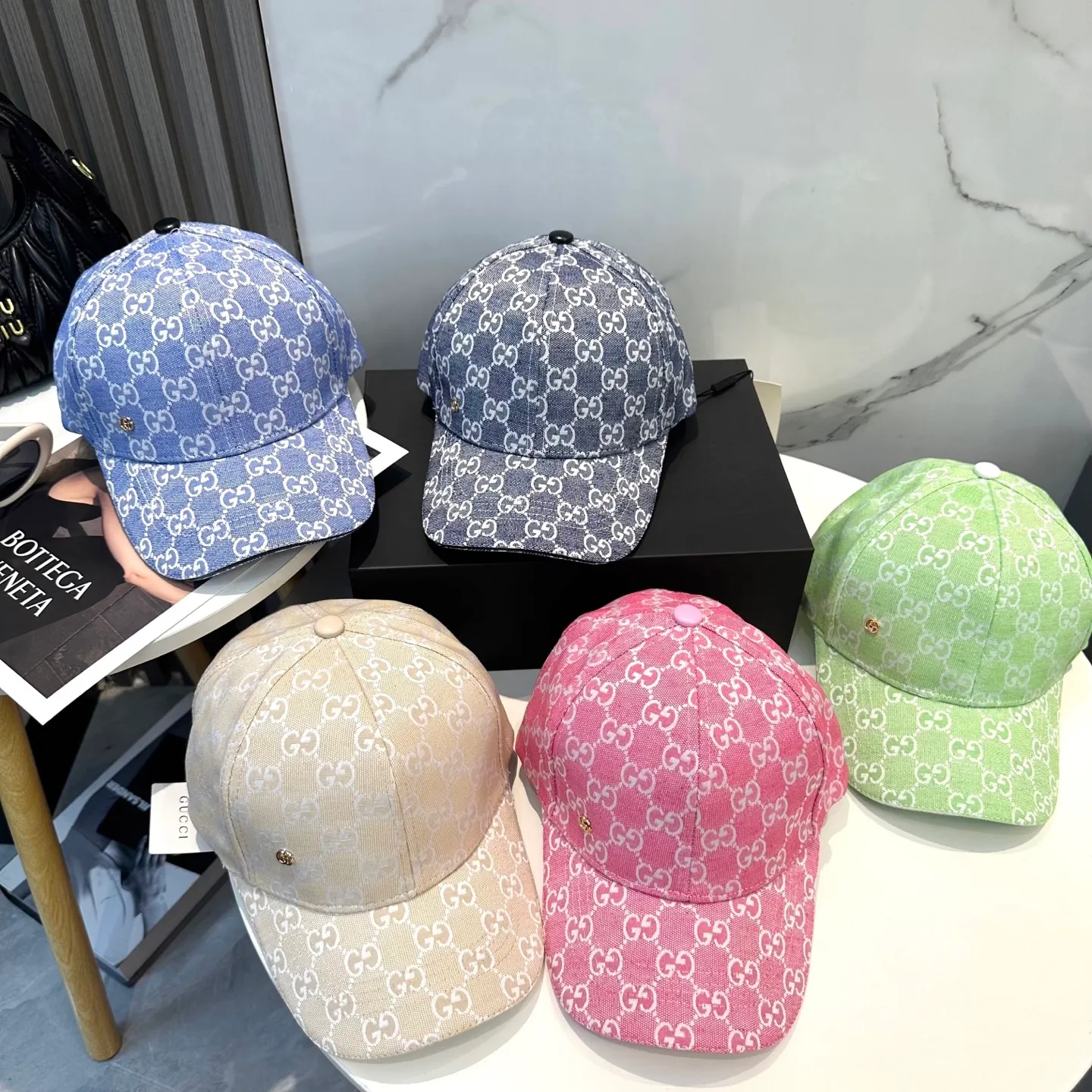 P54 Gucci (Gucci) classic original baseball cap😍Customized with 1:1 mold opening at the counter, the highest version, the original canvas is light and breathable! Photographed in real life, suitable for men and women in all seasons, basic head circumference 56cm, adjustable patches.