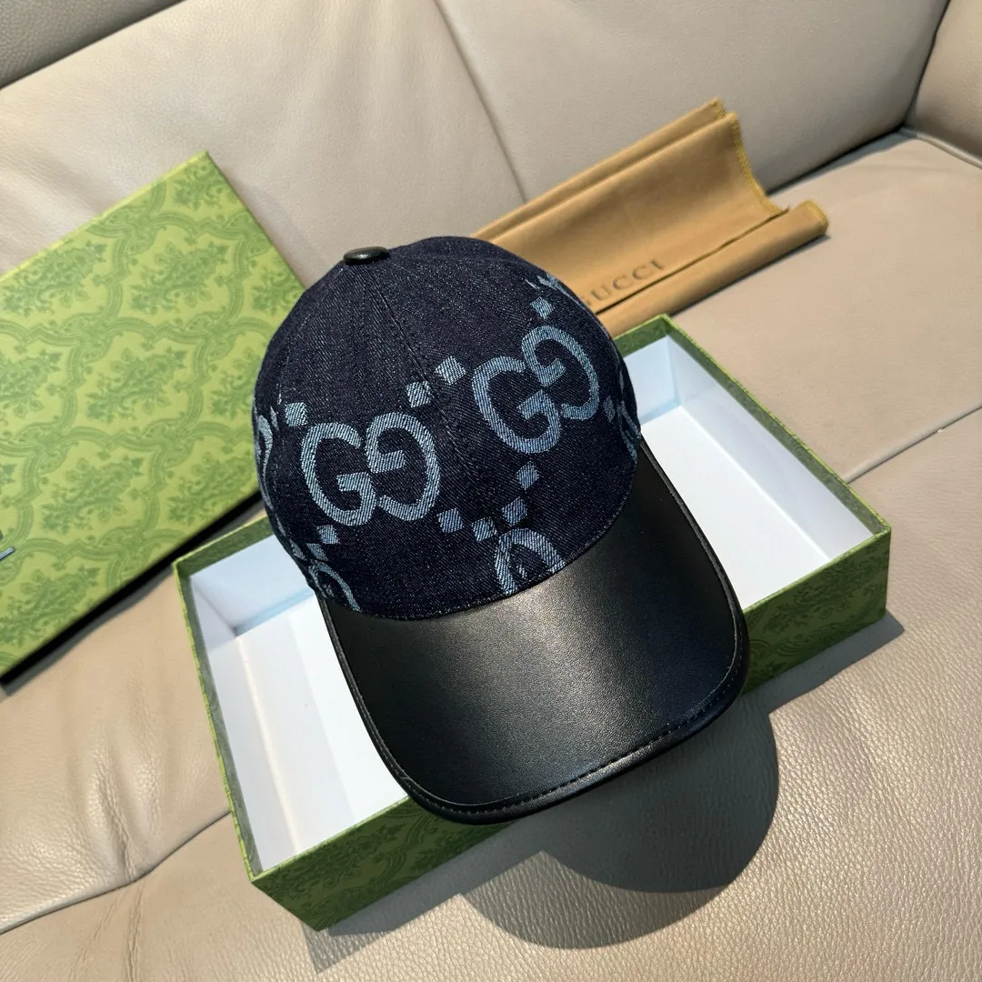 P90, Gucci (Gucci) new original baseball cap, large double G leather, best-selling model at the counter, 1:1 mold customization, original canvas fabric + first-layer cowhide, fashionable and handsome! The quality is great, the basic head circumference is 56cm, and the patch is adjustable.