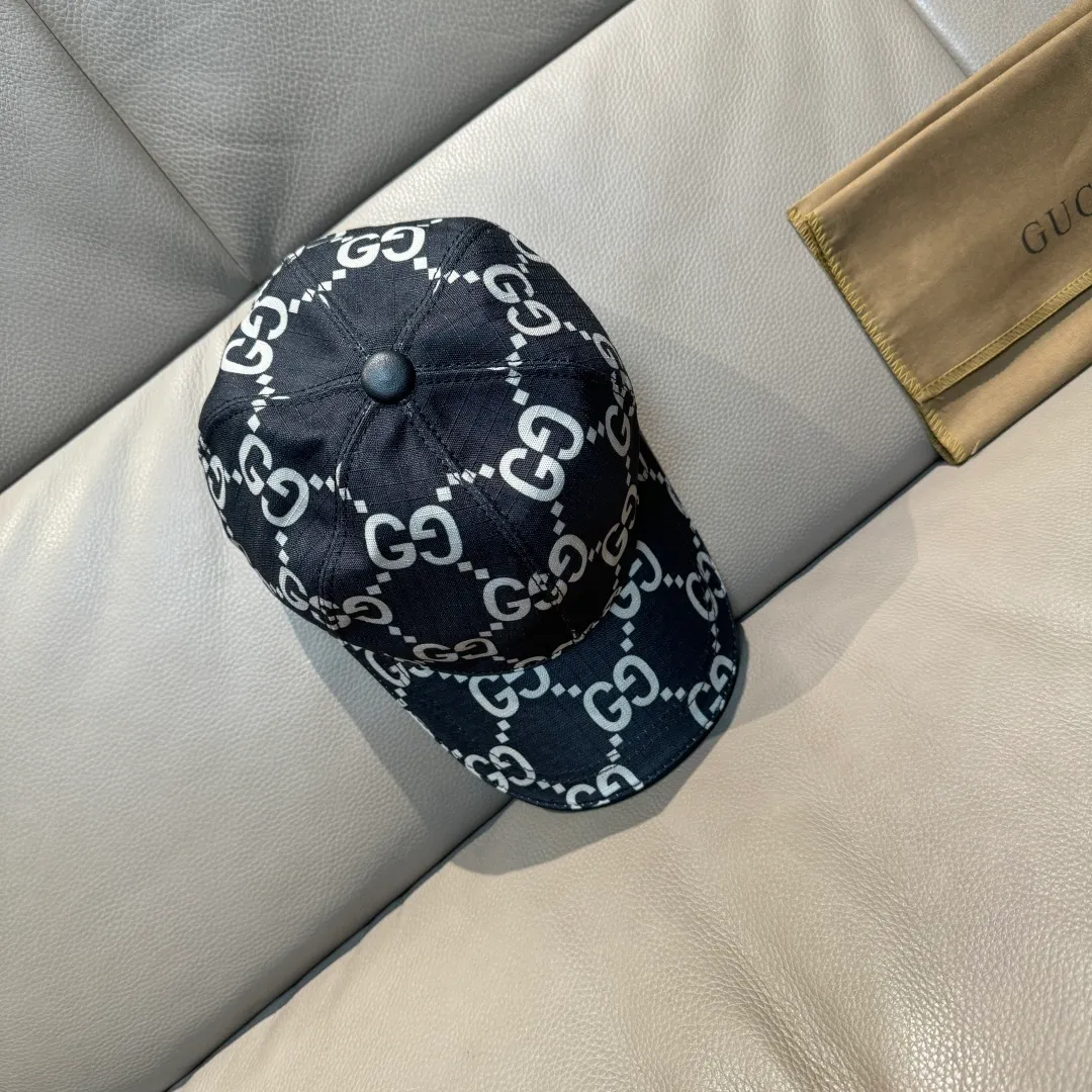 p90 New model shipped from official website. Gucci's latest original baseball cap, large double G, 1:1 mold customization at the counter, perfect alignment, original canvas fabric + first-layer cowhide, light and breathable! The basic head circumference is 56cm, and the patch is adjustable.