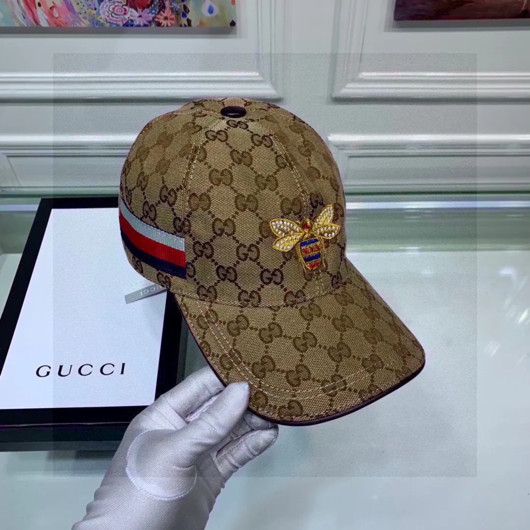 🉐️90, Gucci (Gucci) new original baseball cap, embroidered bee, 1:1 perfect replica, original canvas + first layer of cowhide, pure cotton lining, light and breathable! The quality and fit are great, the basic head circumference is 56cm, and the patch is adjustable.