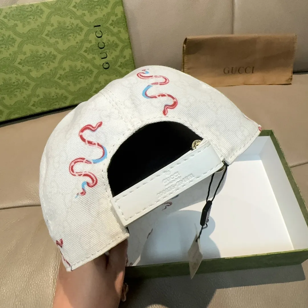 p90., Gucci Gucci’s new original baseball cap, limited edition for the Year of the Snake, crazy snake double G jacquard, 1:1 mold opening and customization at the counter, perfect anti-pattern, original canvas fabric, light and breathable! Basic head circumference 56cm, adjustable.