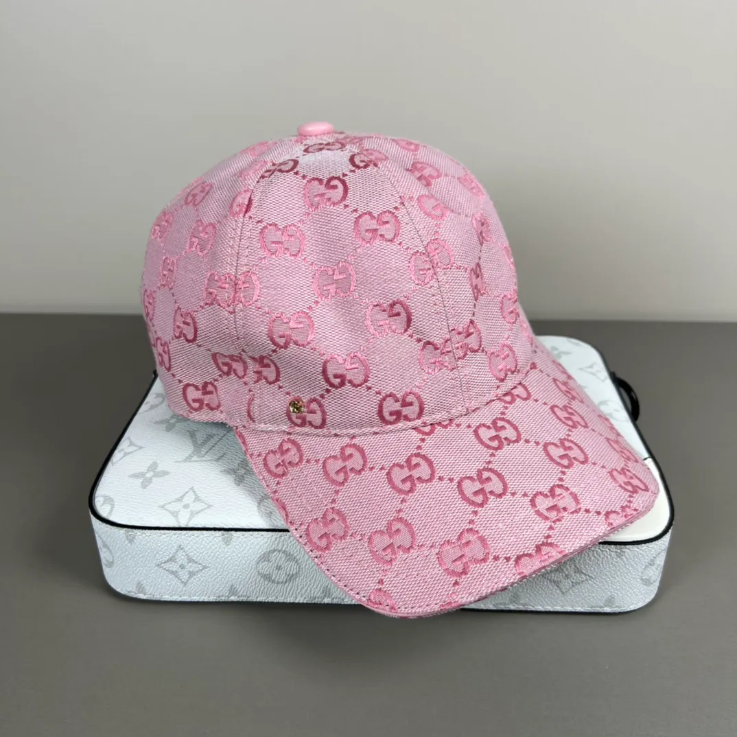 P60💰Gucci Baseball Cap♥️GUCCI🧢Official new product, baseball cap, original quality, hot arrival 🔥🎩 The craftsmanship is very exquisite, high-end and classy! Low-key luxury, easy to carry! Running volume!