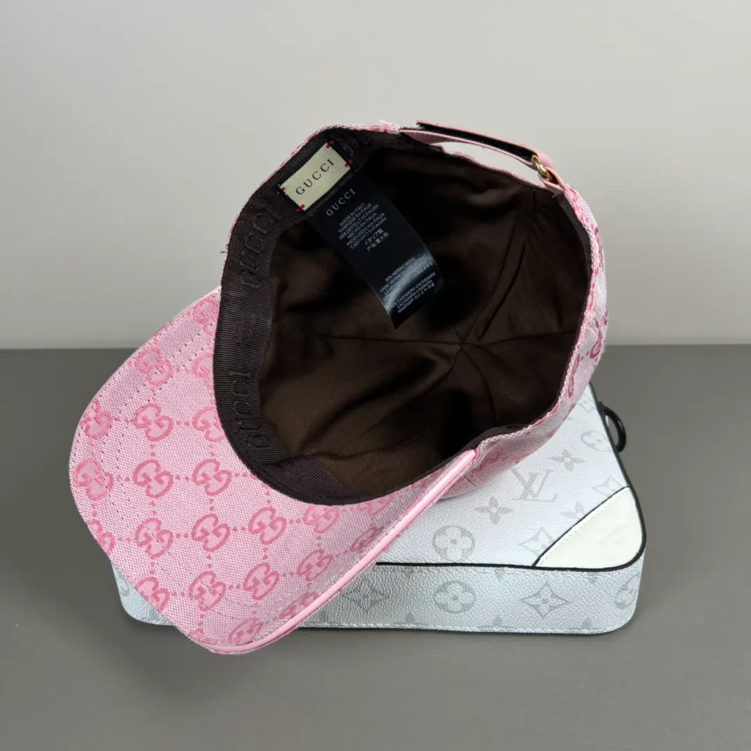 P60💰Gucci Baseball Cap♥️GUCCI🧢Official new product, baseball cap, original quality, hot arrival 🔥🎩 The craftsmanship is very exquisite, high-end and classy! Low-key luxury, easy to carry! Running volume!
