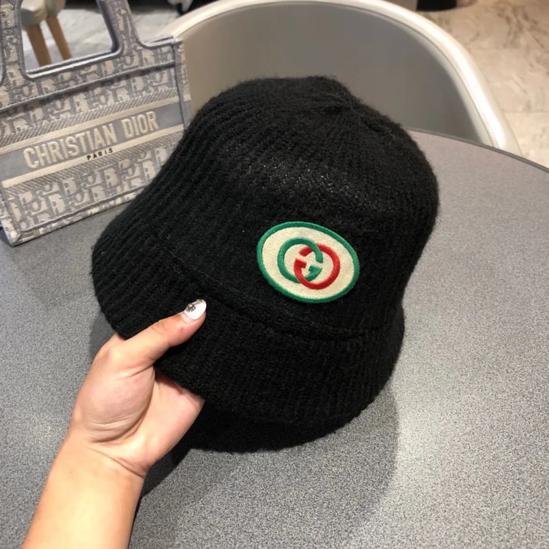 P160 GUCCI Rabbit Velvet Bucket Hat The same solid color knitted hat as the star, with delicate and soft texture and thick fabric!