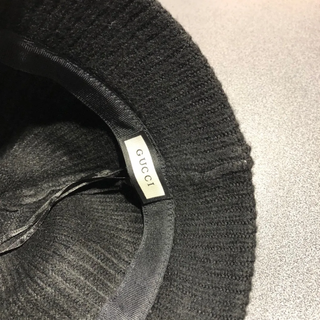 P160 GUCCI Rabbit Velvet Bucket Hat The same solid color knitted hat as the star, with delicate and soft texture and thick fabric!
