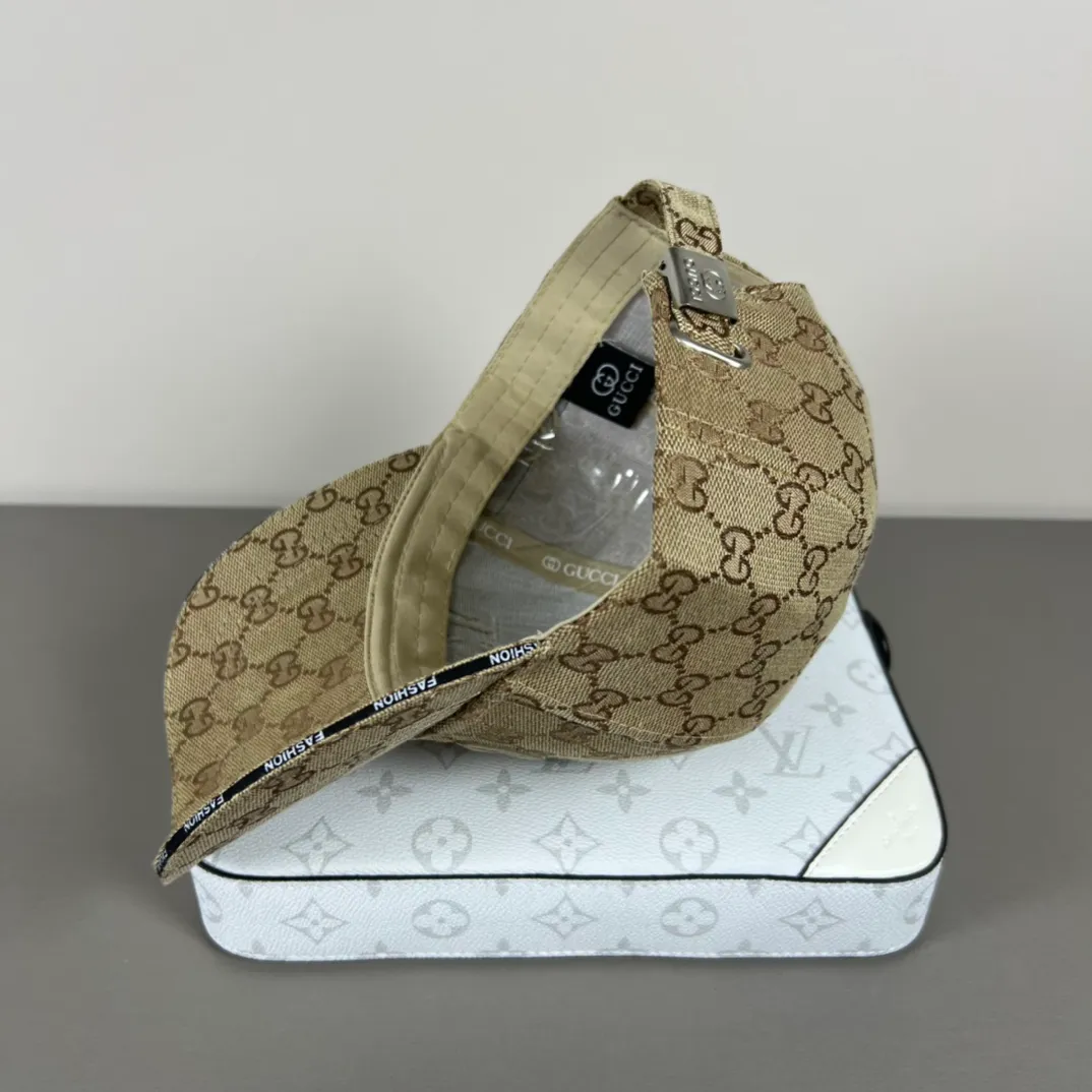 P56💰Gucci Baseball Cap♥️GUCCI🧢Official website new product, baseball cap, original quality, hot arrival 🔥🎩 The craftsmanship is very exquisite, high-end and classy! Low-key luxury, easy to carry! Running volume!