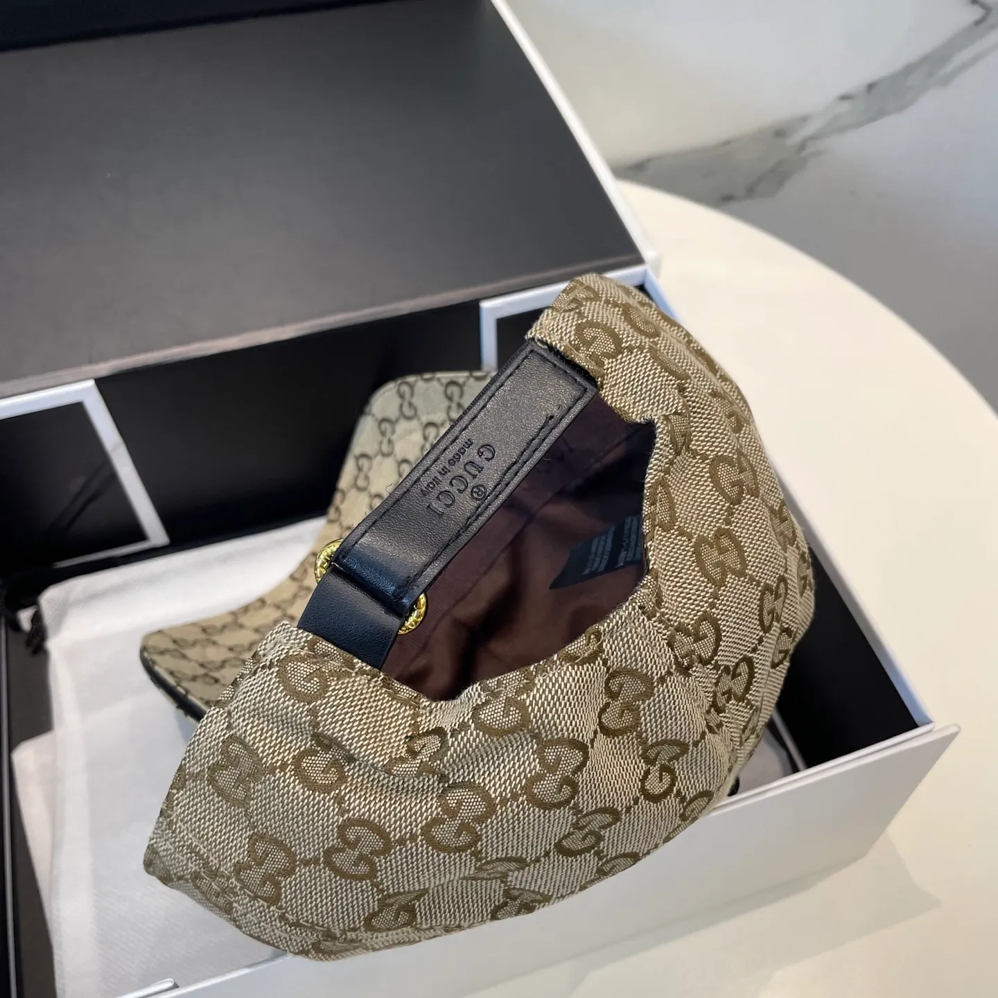 P70 Gucci (Gucci) classic original baseball cap😍Customized with 1:1 mold opening at the counter, the highest version, the original canvas is light and breathable! Photographed in real life, suitable for men and women in all seasons, basic head circumference 56cm, adjustable patches.
