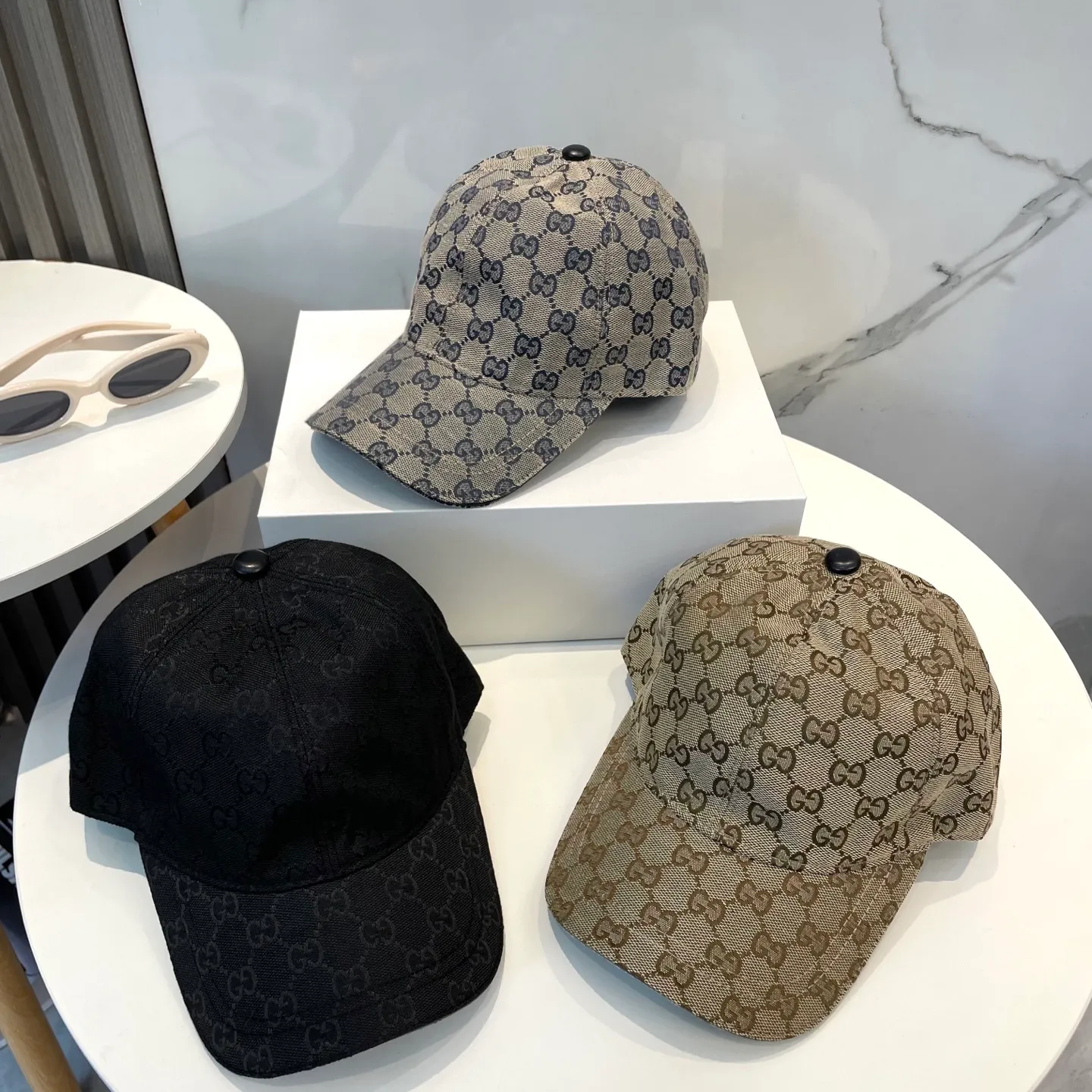 P70 Gucci (Gucci) classic original baseball cap😍Customized with 1:1 mold opening at the counter, the highest version, the original canvas is light and breathable! Photographed in real life, suitable for men and women in all seasons, basic head circumference 56cm, adjustable patches.