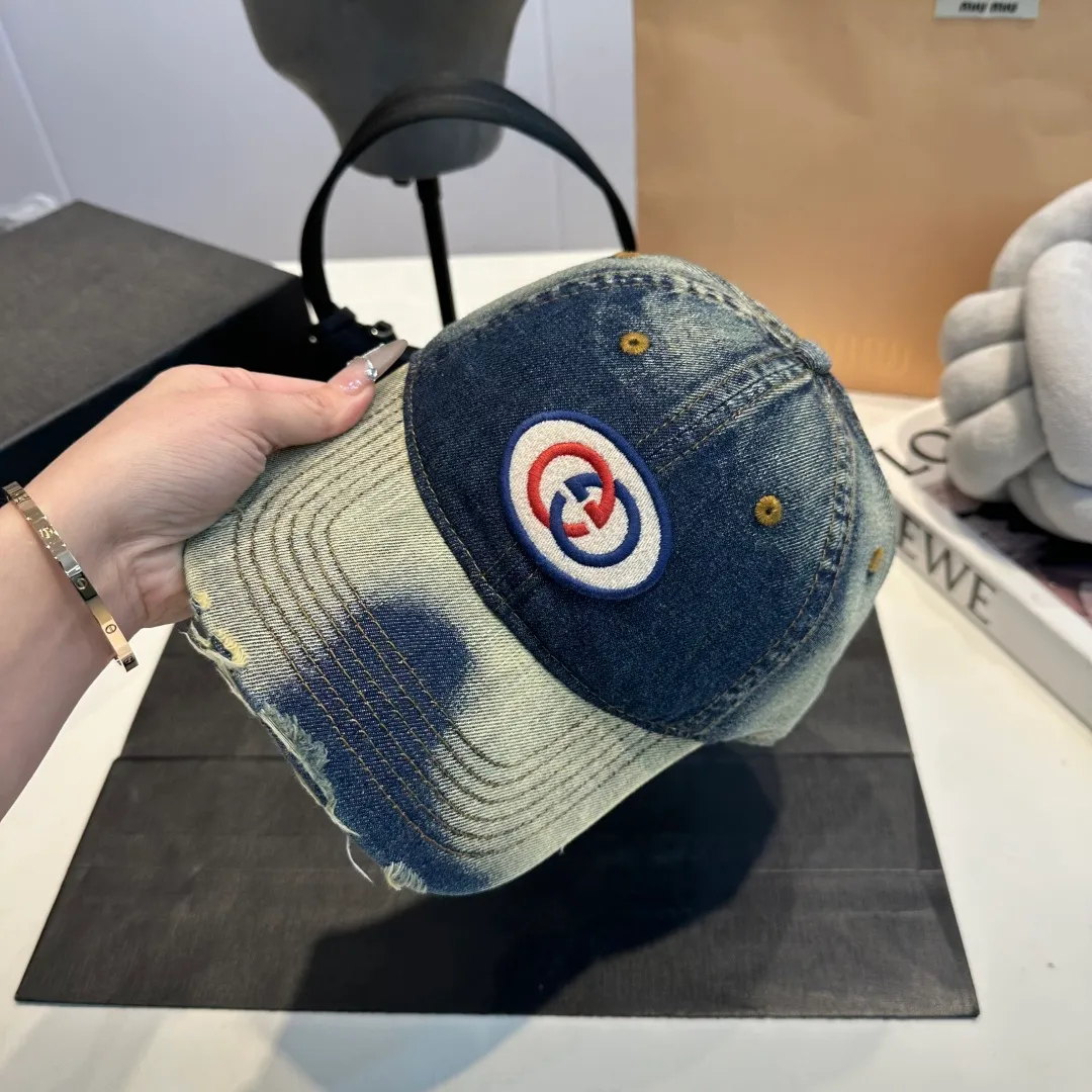 P60 Gucci Baseball Cap♥️GUCCI🧢New product from the official website, baseball cap, original quality, very popular 🔥🎩 The craftsmanship is very exquisite, high-end and classy! Low-key luxury, easy to carry! Running volume!