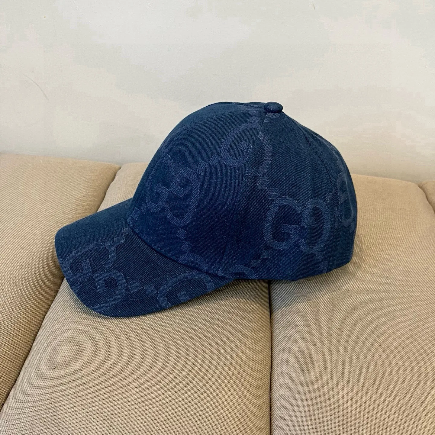 P60 Gucci Baseball Cap♥️GUCCI🧢New product from the official website, baseball cap, original quality, very popular 🔥🎩 The craftsmanship is very exquisite, high-end and classy! Low-key luxury, easy to carry! Running volume!