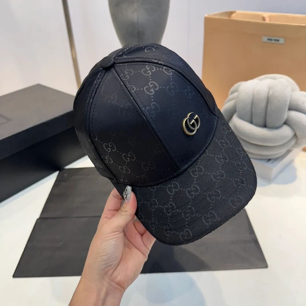 P54 Gucci Baseball Cap♥️GUCCI🧢New product from the official website, baseball cap, original quality, very popular 🔥🎩The craftsmanship is very exquisite, high-end and classy! Low-key luxury, easy to carry!