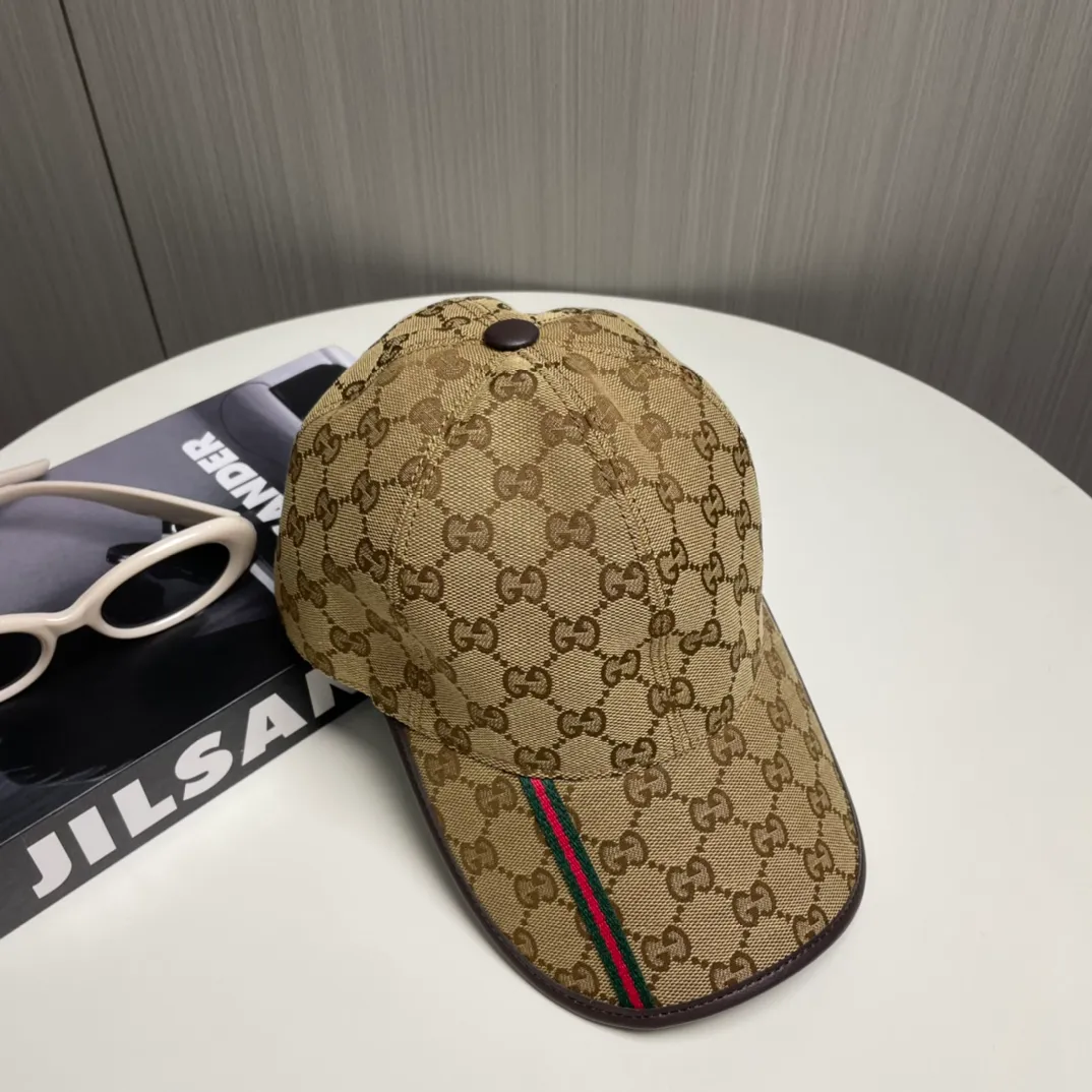 P86 Gucci (Gucci) classic original baseball cap, vertical small webbing, 1:1 mold customization, original canvas + first-layer cowhide, genuine leather edging, handsome and fashionable, popular purchasing agent, versatile style for men and women, great quality! The basic head circumference is 56cm, and the patch is adjustable.