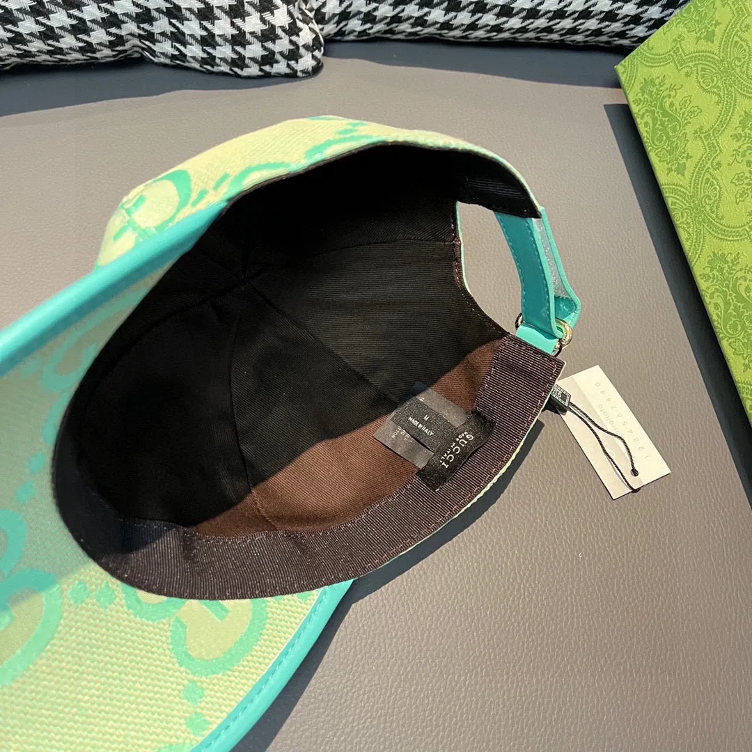 🉐️90, Gucci Gucci’s new original baseball cap, candy-colored large double G, customized at the counter with 1:1 mold opening, original canvas fabric + first-layer cowhide, light and breathable! The basic head circumference is 56cm, and the patch is adjustable.