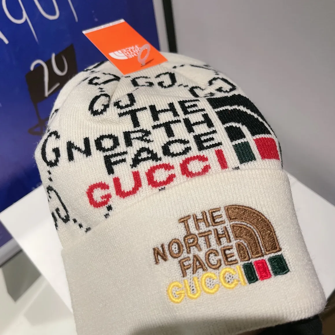 Special batch of 60 🧢GUCCI Gucci👒 The latest knitted hat from the official website, a replica of the original one from the official website. Very soft and skin-friendly, very elastic 💓 Textured and very versatile style ~ Warm cashmere woolen hat, one size fits all and elastic ~ Unisex, can be worn by any head size. Really recommended