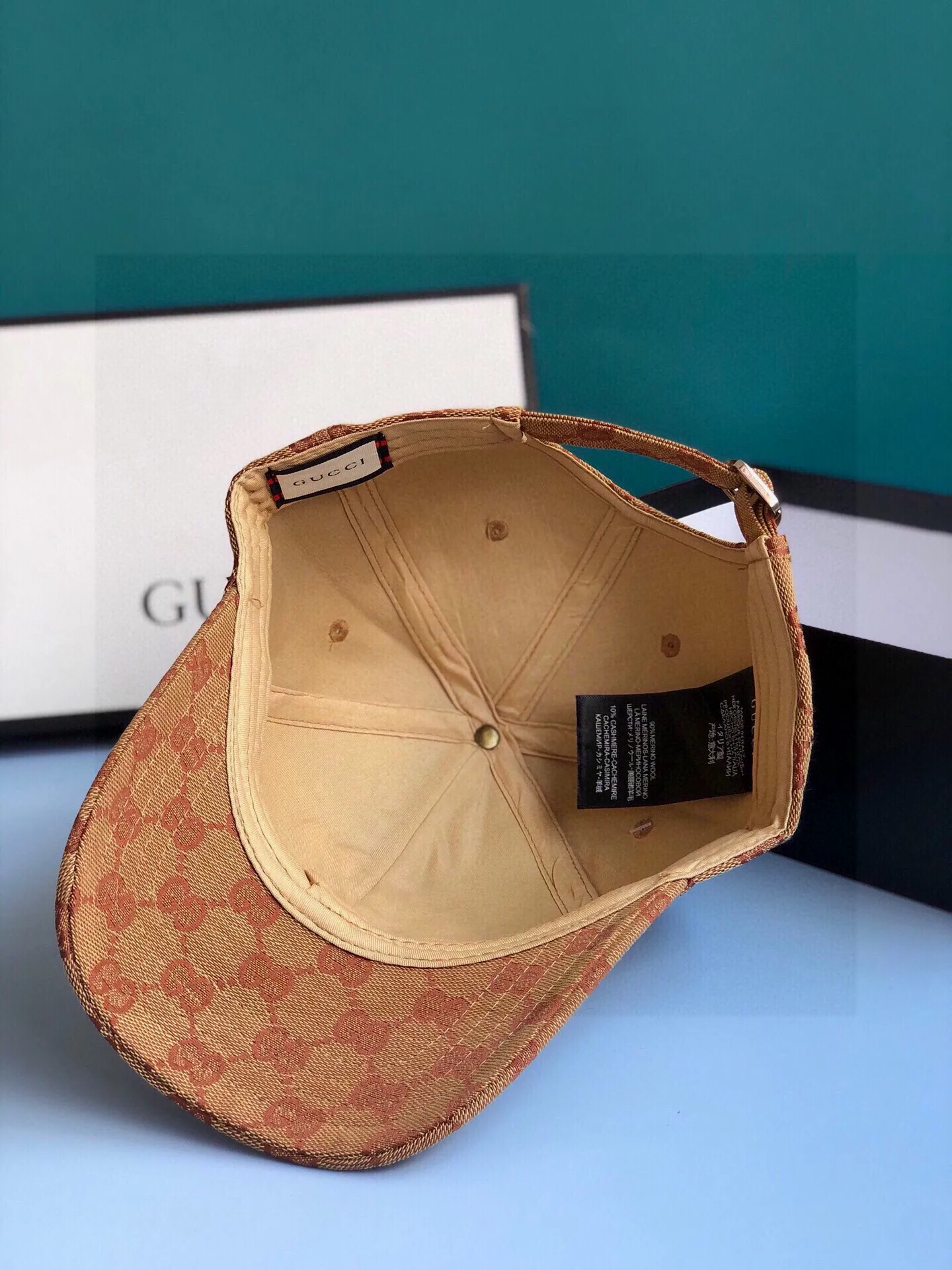 Special price 🉐60💰 💰Gucci co-branded NY🧢. The most popular co-branded limited edition, synchronized with the authentic products at the counter, a super high-quality one, you can see how good it is just by looking at the detailed pictures, it has finally arrived! New three-dimensional embroidery model, genuine purchase🌸Super good quality, high-end model, exquisite brim