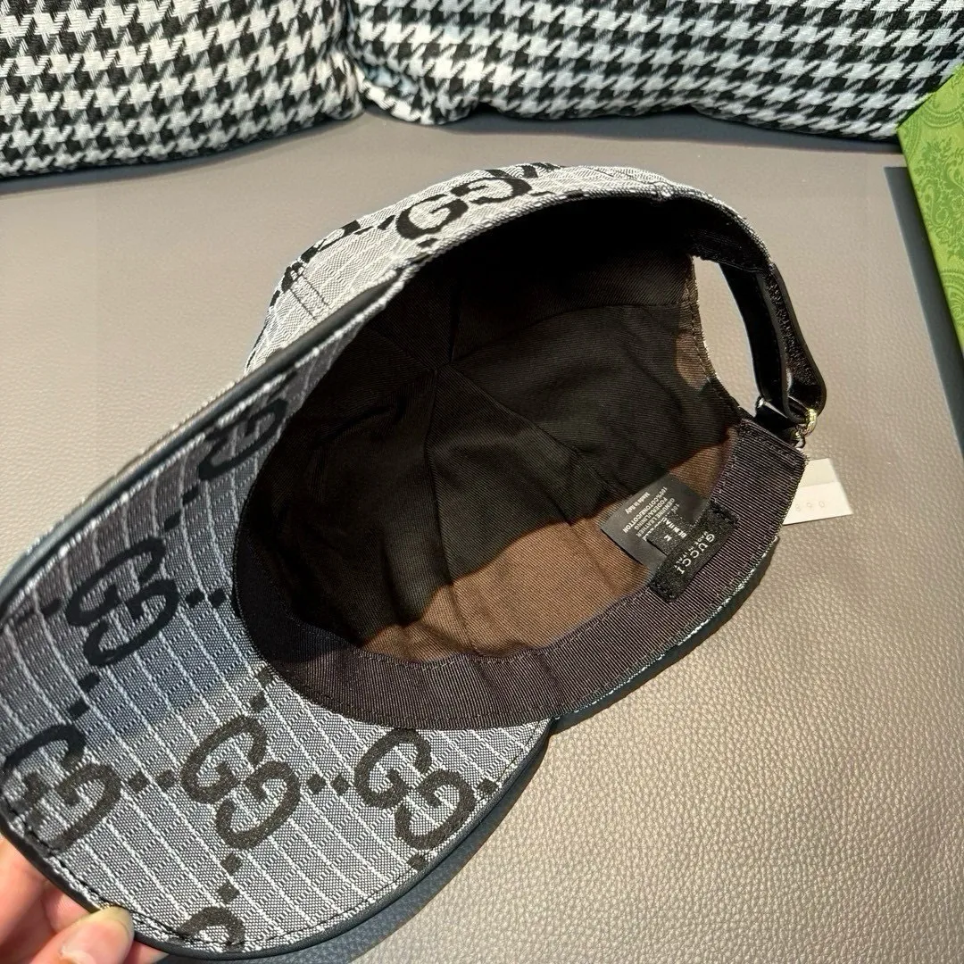 p90 New model shipped from official website. Gucci's latest original baseball cap, large double G, 1:1 mold customization at the counter, perfect alignment, original canvas fabric + first-layer cowhide, light and breathable! The basic head circumference is 56cm, and the patch is adjustable.