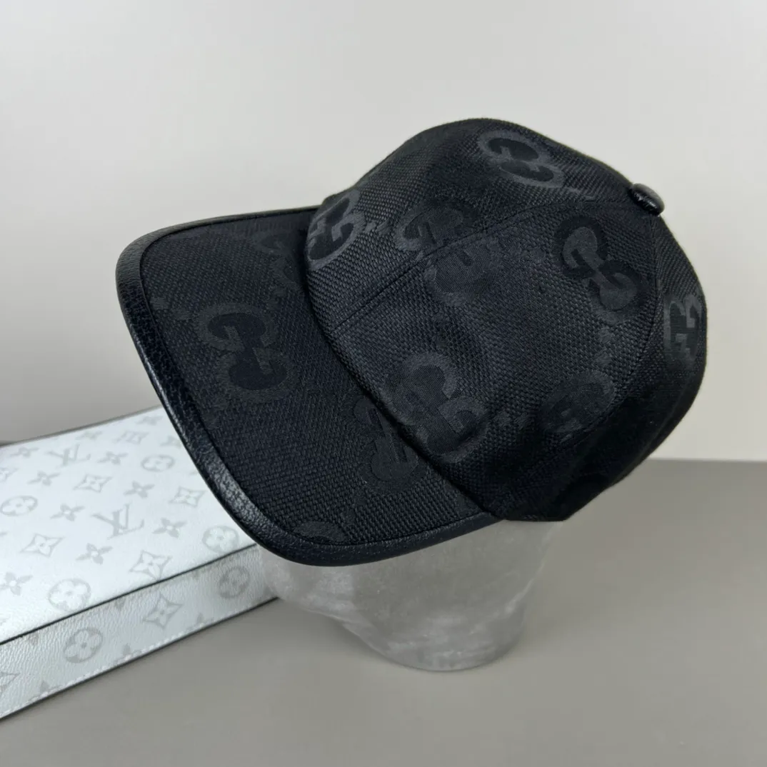 160💰Gucci (Gucci) new original baseball cap, counter purchase quality 1:1 mold customization, genuine mold opening hardware, original canvas fabric + first layer of cowhide, original factory quality! The quality is great and the patch is adjustable. Accurate matching, perfect integration of details and craftsmanship!