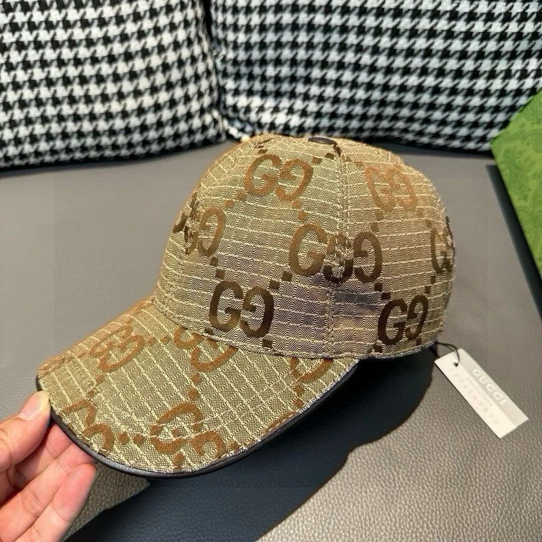 p90 New model shipped from official website. Gucci's latest original baseball cap, large double G, 1:1 mold customization at the counter, perfect alignment, original canvas fabric + first-layer cowhide, light and breathable! The basic head circumference is 56cm, and the patch is adjustable.