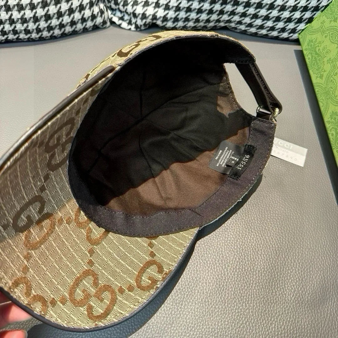 p90 New model shipped from official website. Gucci's latest original baseball cap, large double G, 1:1 mold customization at the counter, perfect alignment, original canvas fabric + first-layer cowhide, light and breathable! The basic head circumference is 56cm, and the patch is adjustable.