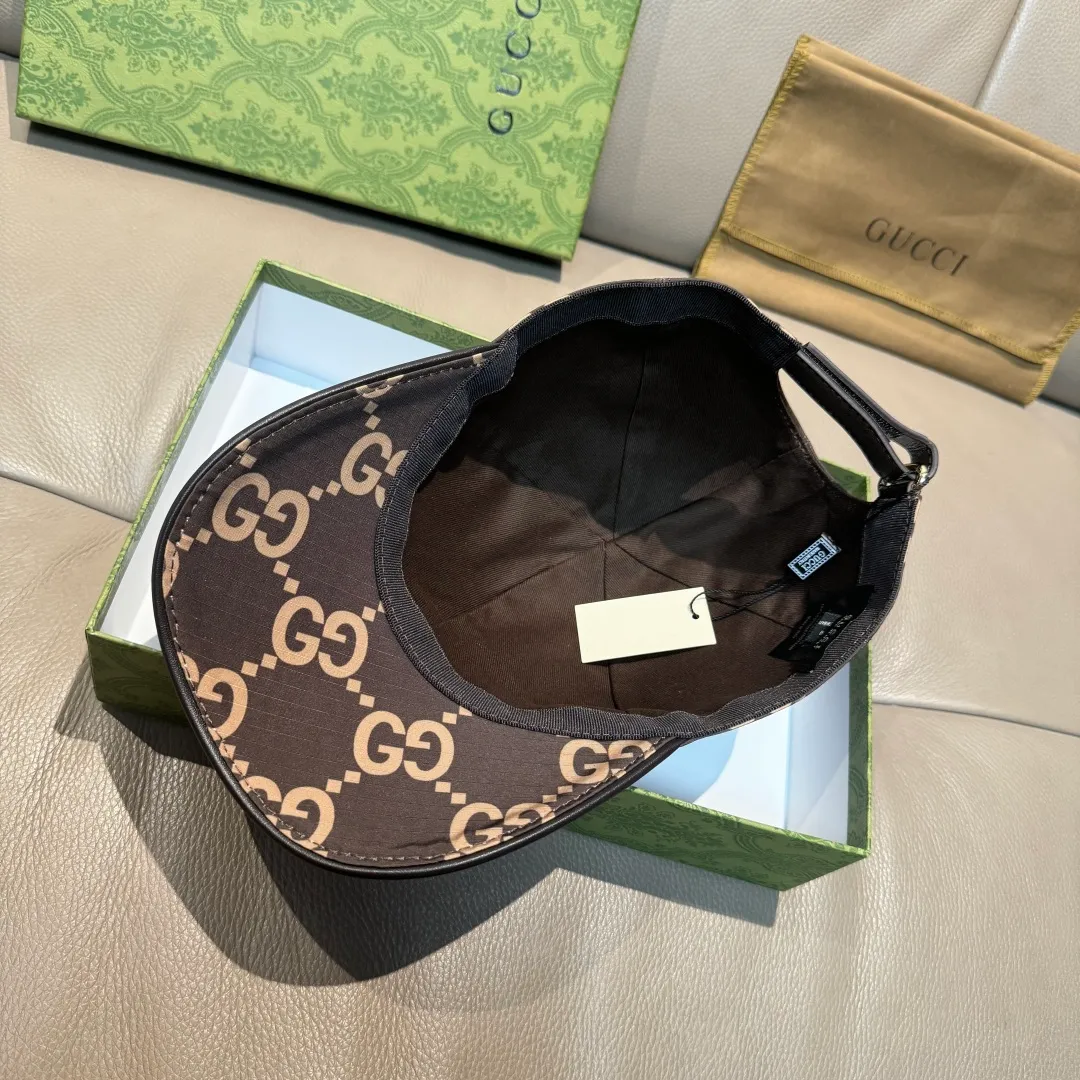 p90 New model shipped from official website. Gucci's latest original baseball cap, large double G, 1:1 mold customization at the counter, perfect alignment, original canvas fabric + first-layer cowhide, light and breathable! The basic head circumference is 56cm, and the patch is adjustable.