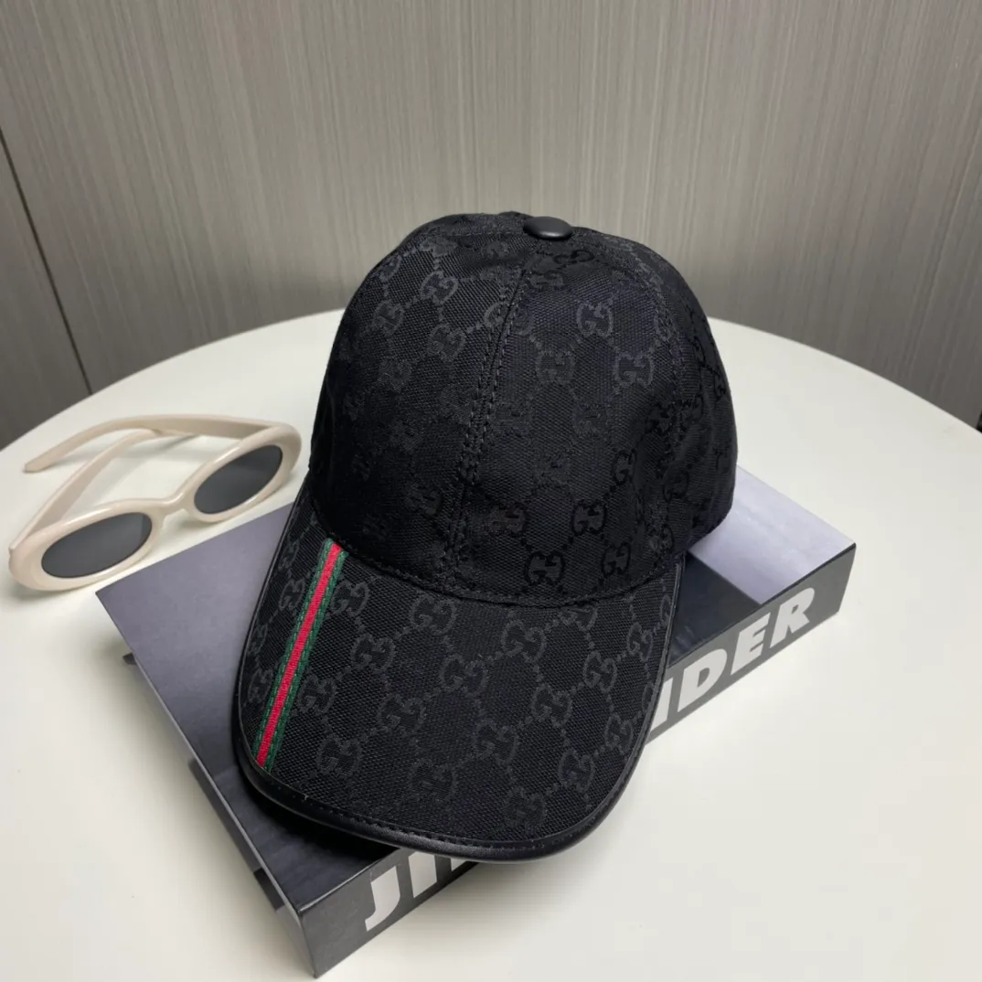 P96 Gucci (Gucci) classic original baseball cap, small vertical webbing, 1:1 mold customization, original canvas + first-layer cowhide, genuine leather edging, handsome and fashionable, popular purchasing agency, versatile style for men and women, great quality! The basic head circumference is 56cm, and the patch is adjustable.