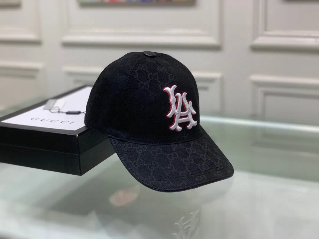 🉐100 Comes with box bag, Gucci new original baseball cap, LA embroidery, 1:1 mold opening and customization at the counter, heavy embroidery, original canvas + first-layer cowhide, light and breathable! The quality is great, the basic head circumference is 56cm, the patch is adjustable