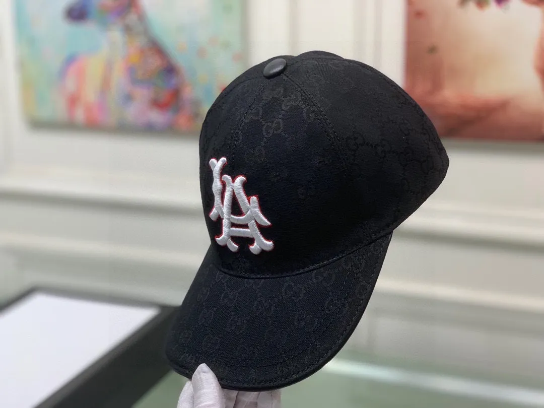 🉐100 Comes with box bag, Gucci new original baseball cap, LA embroidery, 1:1 mold opening and customization at the counter, heavy embroidery, original canvas + first-layer cowhide, light and breathable! The quality is great, the basic head circumference is 56cm, the patch is adjustable
