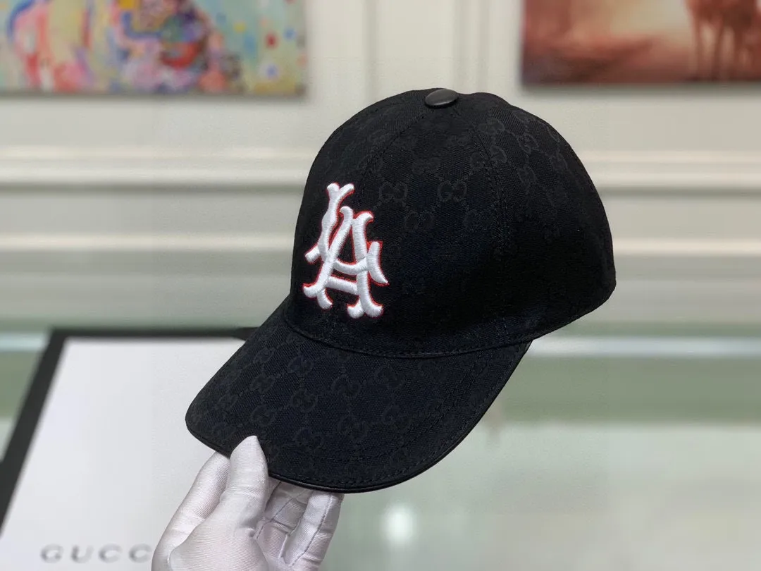 🉐100 Comes with box bag, Gucci new original baseball cap, LA embroidery, 1:1 mold opening and customization at the counter, heavy embroidery, original canvas + first-layer cowhide, light and breathable! The quality is great, the basic head circumference is 56cm, the patch is adjustable