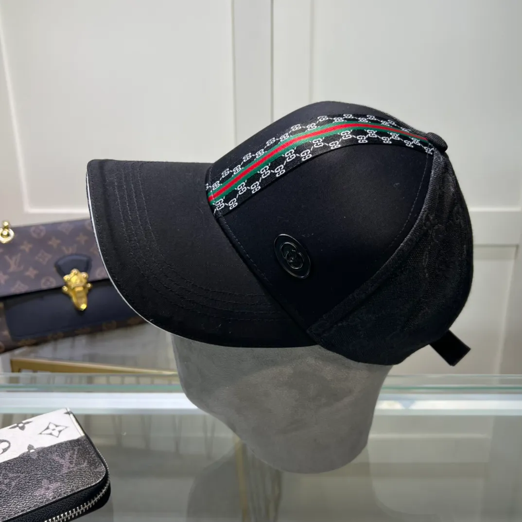 P48💰Gucci Baseball Cap♥️GUCCI🧢New product from the official website, baseball cap, original quality, very popular 🔥🎩 The craftsmanship is very exquisite, high-end and classy! Low-key luxury, easy to carry! Running volume!