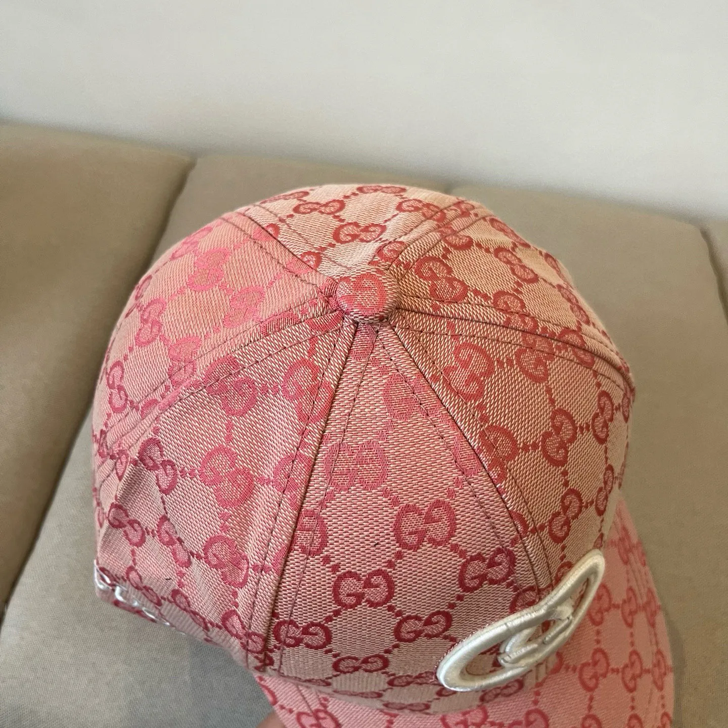P60 Gucci Baseball Cap♥️GUCCI🧢New product from the official website, baseball cap, original quality, very popular 🔥🎩 The craftsmanship is very exquisite, high-end and classy! Low-key luxury, easy to carry! Running volume!