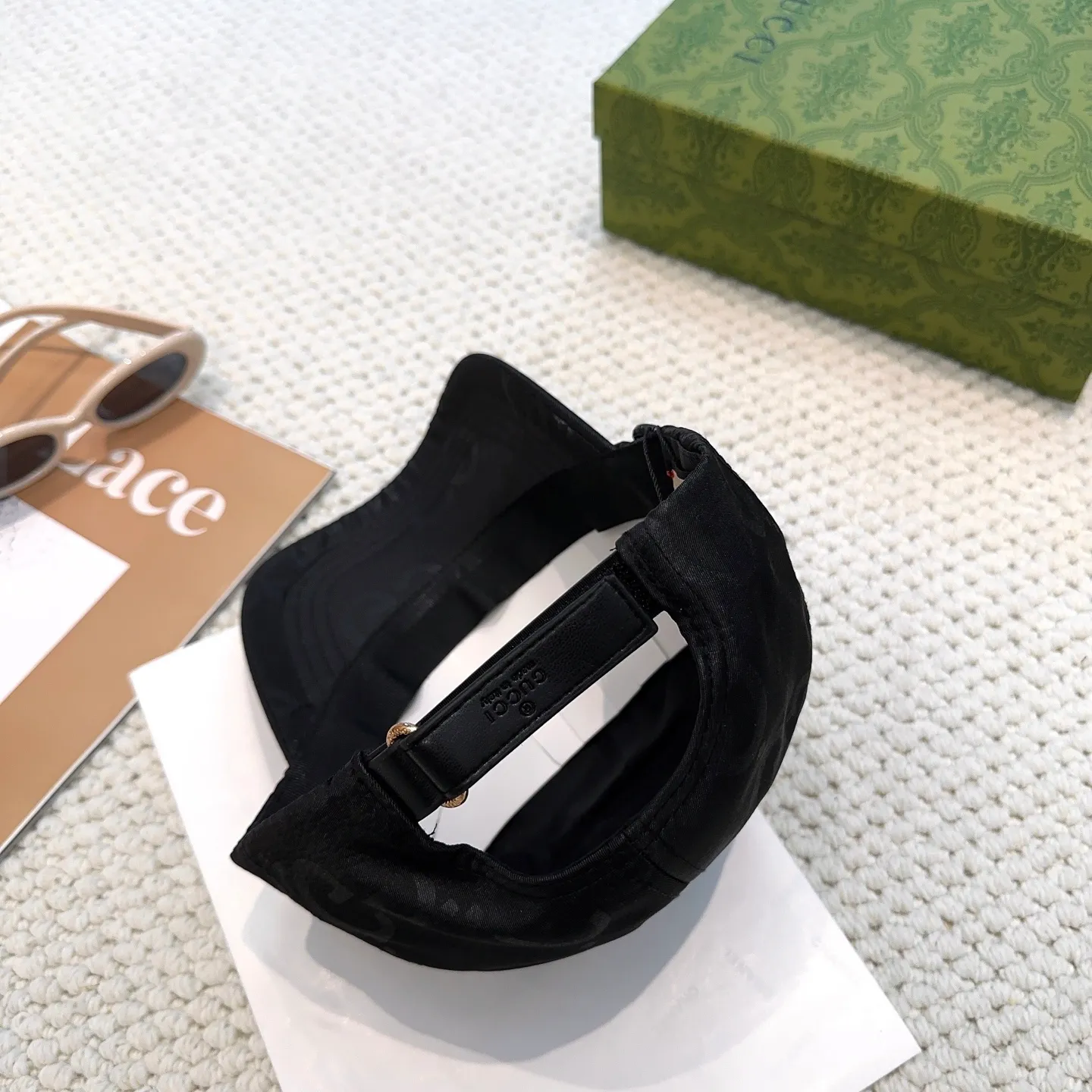 P66 original quality GUCCI Gucci baseball cap🧢Official website new product Gucci baseball cap🧢hot coming. The craftsmanship is very exquisite, high-end and classy! Low-key luxury, easy to carry! Running volume!