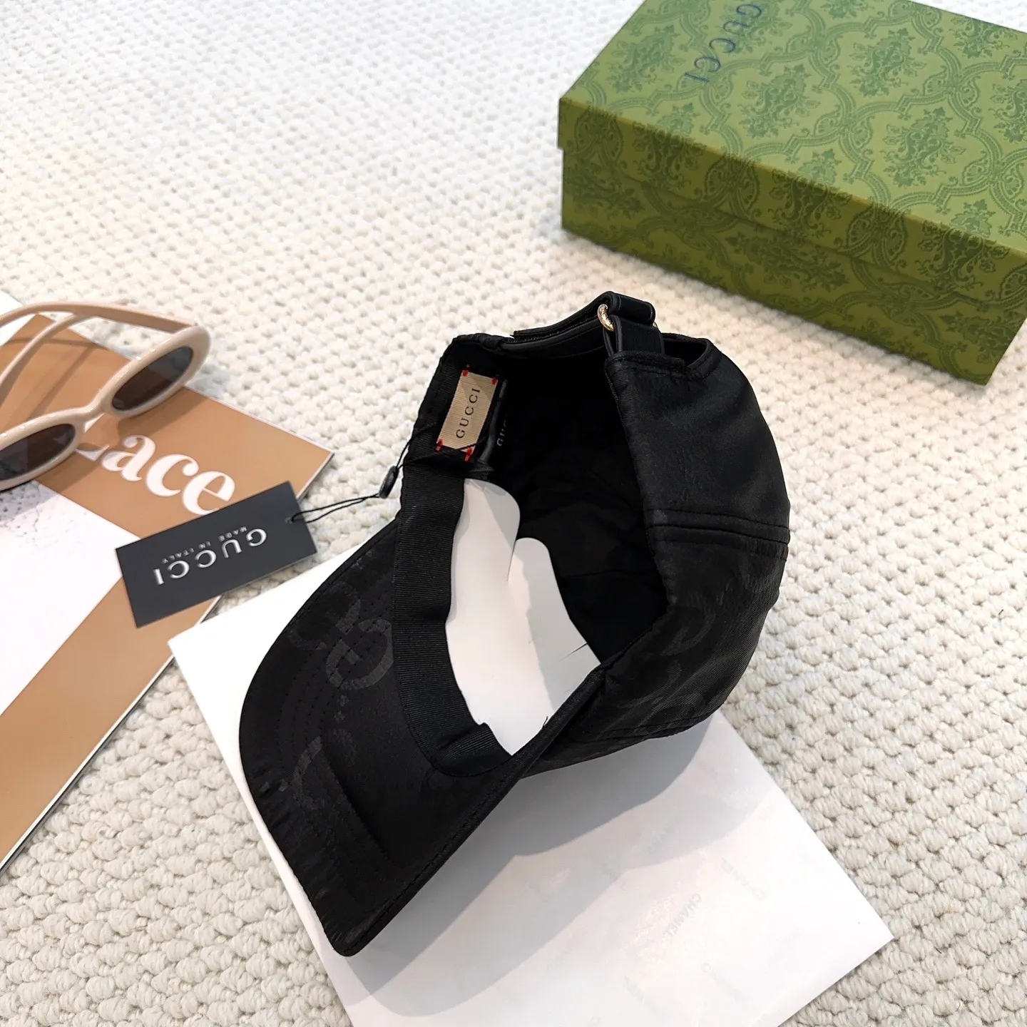 P66 original quality GUCCI Gucci baseball cap🧢Official website new product Gucci baseball cap🧢hot coming. The craftsmanship is very exquisite, high-end and classy! Low-key luxury, easy to carry! Running volume!