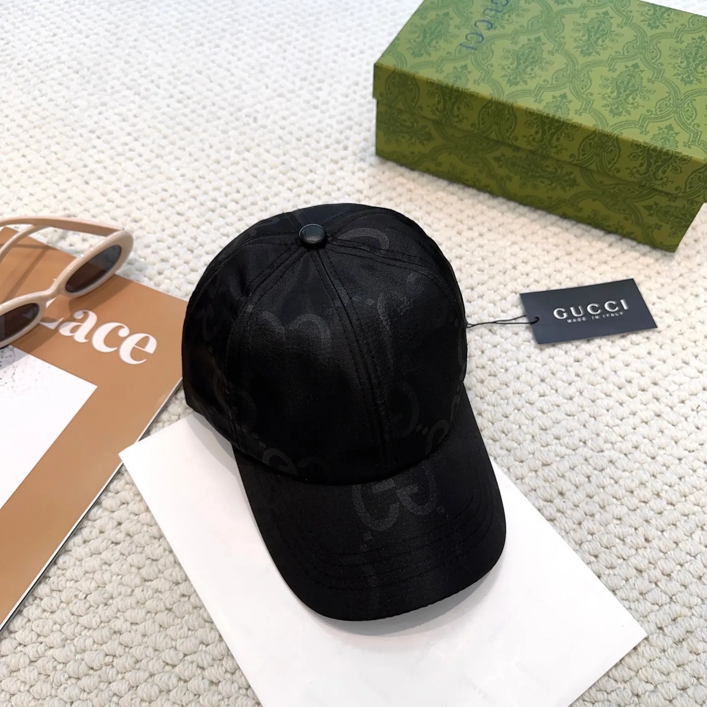 P66 original quality GUCCI Gucci baseball cap🧢Official website new product Gucci baseball cap🧢hot coming. The craftsmanship is very exquisite, high-end and classy! Low-key luxury, easy to carry! Running volume!