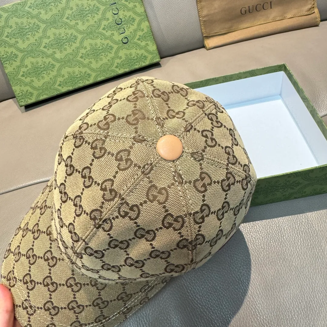 p90 ten thousand year old classic new color is shipped!   , Gucci (Gucci) classic original baseball cap 😍😍 1:1 mold opening and customization at the counter, the highest version, original canvas fabric + first layer of cowhide, light and breathable! Photographed in real life, suitable for men and women in all seasons, basic head circumference 56cm, adjustable patches.