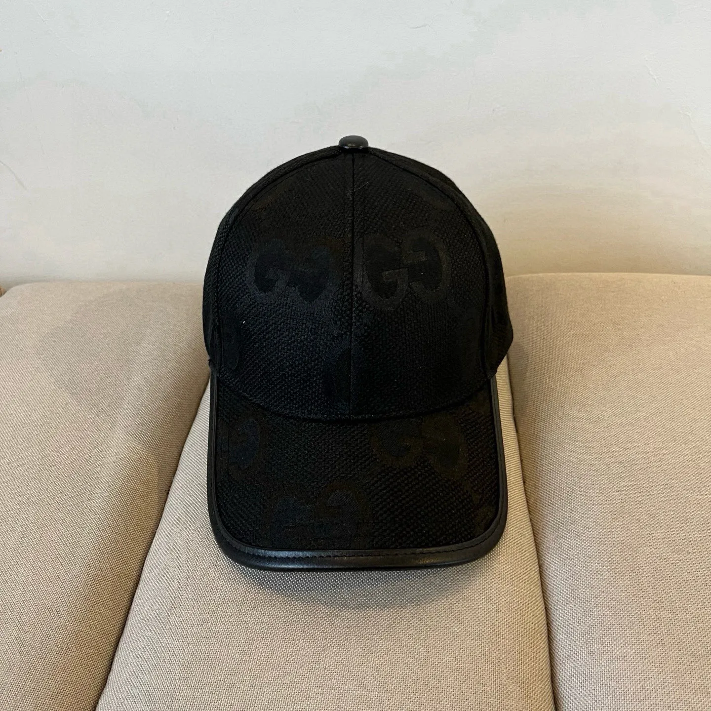 P60 Gucci Baseball Cap♥️GUCCI🧢New product from the official website, baseball cap, original quality, very popular 🔥🎩 The craftsmanship is very exquisite, high-end and classy! Low-key luxury, easy to carry! Running volume!