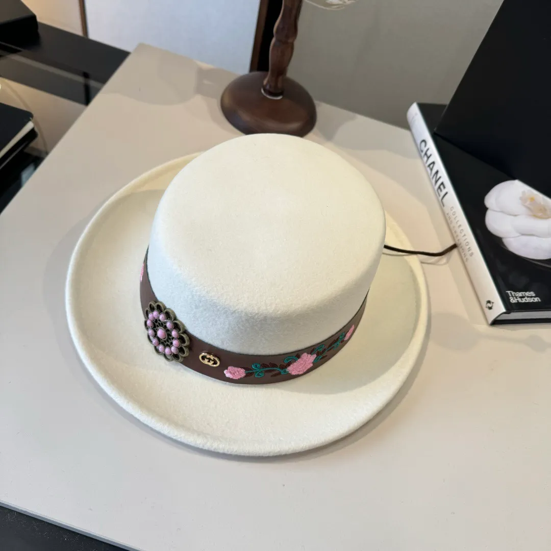 💰220¥ White Gucci new wool top hat, flat top hat, 100% wool fabric 🦙%, head circumference 57cm